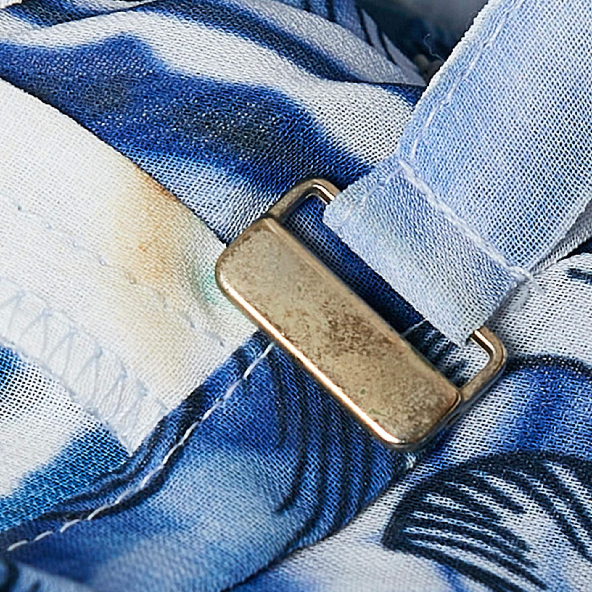 Versace Collection Top de encaje de gasa estampado blanco/azul M en Bueno estado para la venta en Dubai, Al Qouz 2