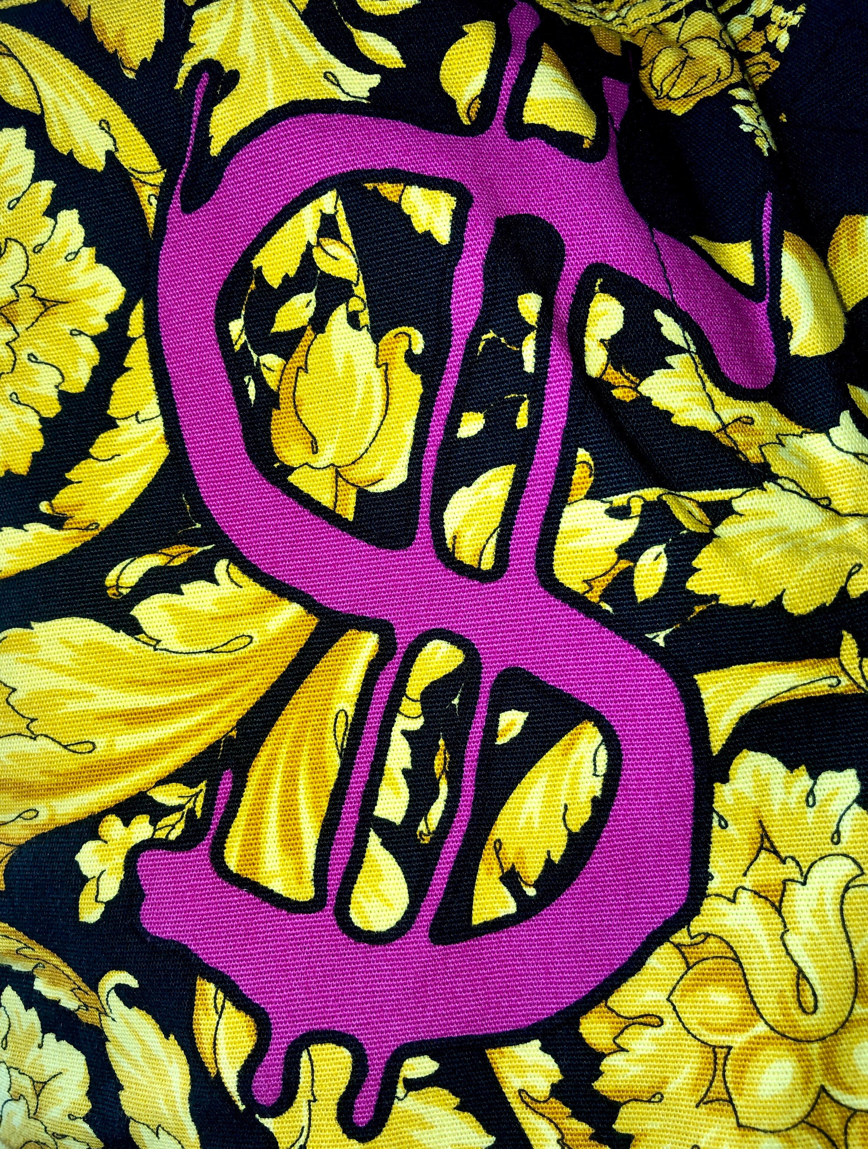 Versace Colorful Signatur Medusa Print Graffiti Hose Racer Top Ensemble Anzug im Angebot 2