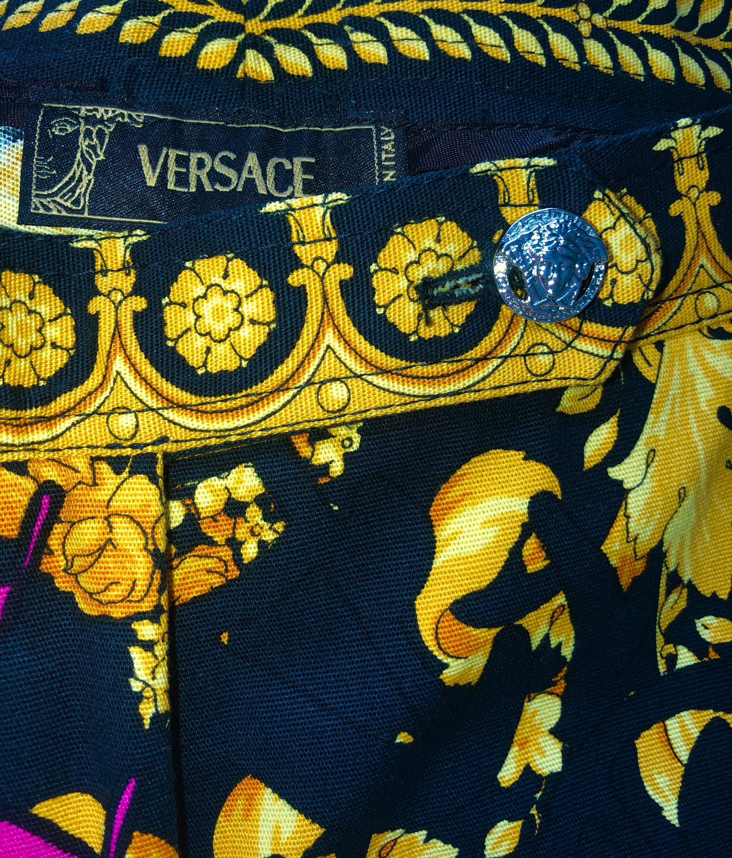 Versace Colorful Signatur Medusa Print Graffiti Hose Racer Top Ensemble Anzug im Angebot 4