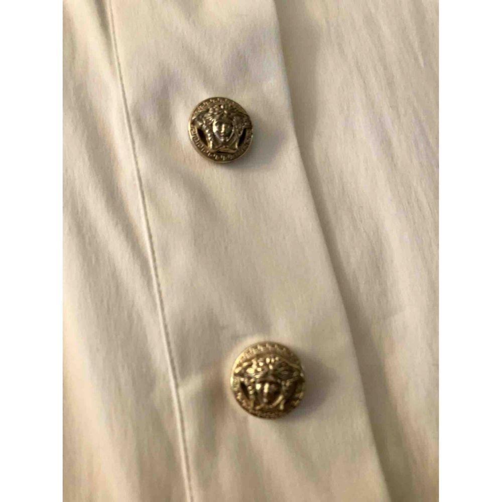 Versace Cotton Shirt in White

Versace white cotton shirt with golden clip buttons with the famous medusa logo. The sleeve with a dove-gray satin band and two buttons always logoed with medusa are beautiful. Size not indicated. Shoulders 40 cm,