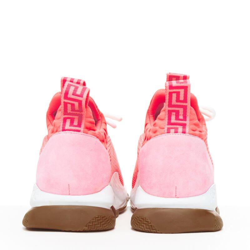 VERSACE Cross Chainer Baskets basses en maille rose fluo EU41 US8 Pour hommes en vente
