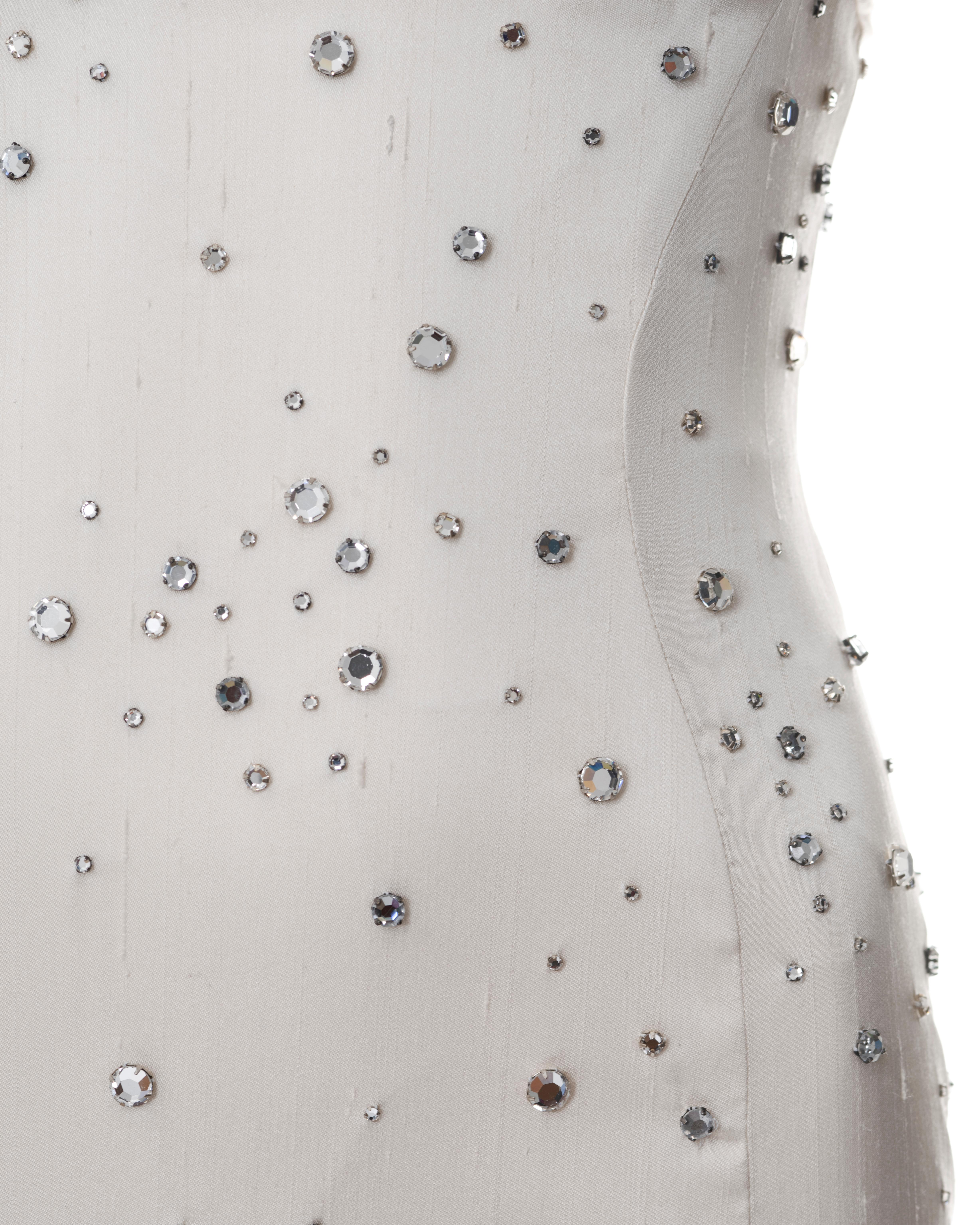Versace Abendkleid aus elfenbeinfarbener Seide mit Kristallverzierungen, SS 2005 im Angebot 3