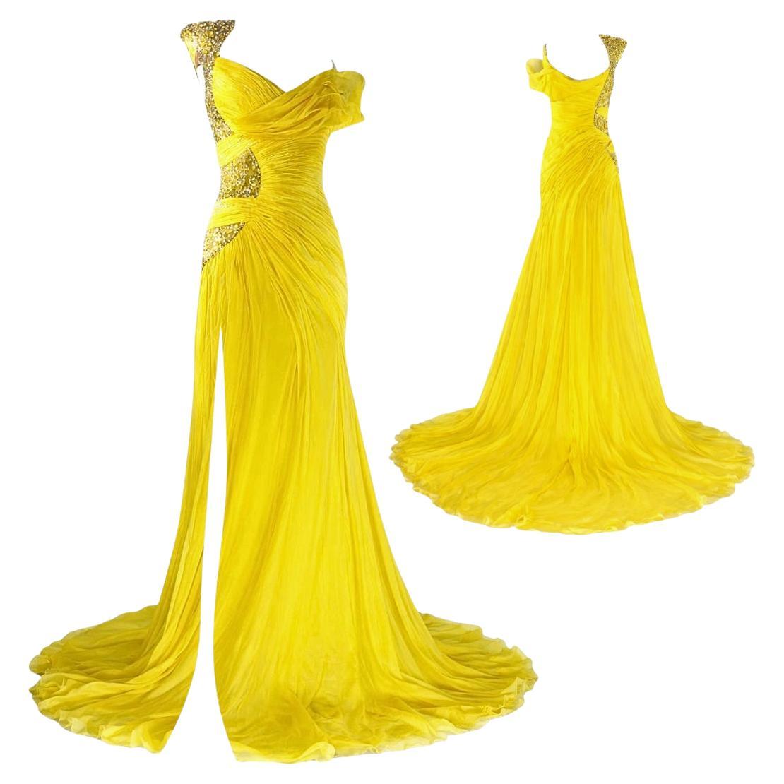 Versace Crystal Embellished Yellow Evening Gown Fall/Winter 2018 Size 40IT im Angebot