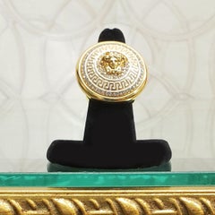 VERSACE CRYSTAL GOLD PLATED MEDUSA VANITAS DISC RING mit weißem ENAMEL Gr. 7,5; 8,5