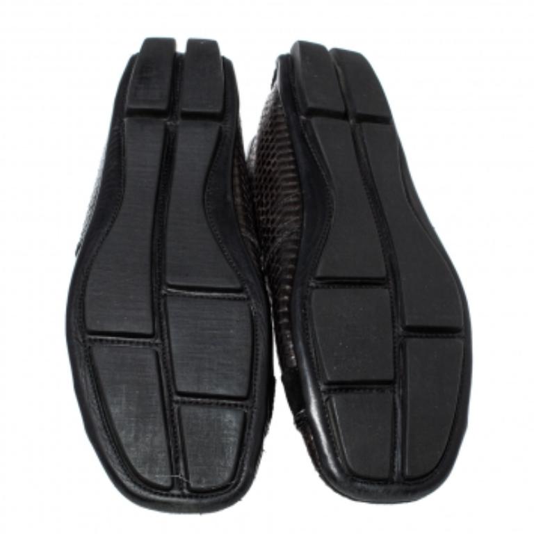 Casual outings will now get a stylish update with these low top sneakers from Versace. The sneakers are crafted from python leather and suede, detailed with lace-ups, and endowed with comfortable insoles. They are complete with durable rubber soles.