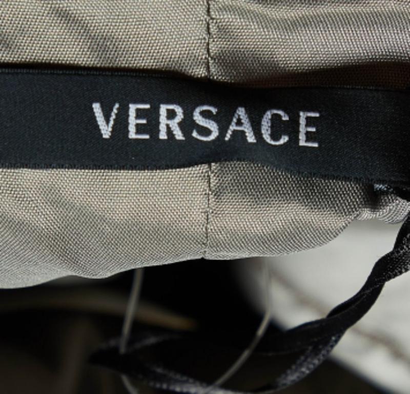 Versace Deep Taupe Kleid aus Wolle und Seide mit Fischgrätenkette S im Angebot 1