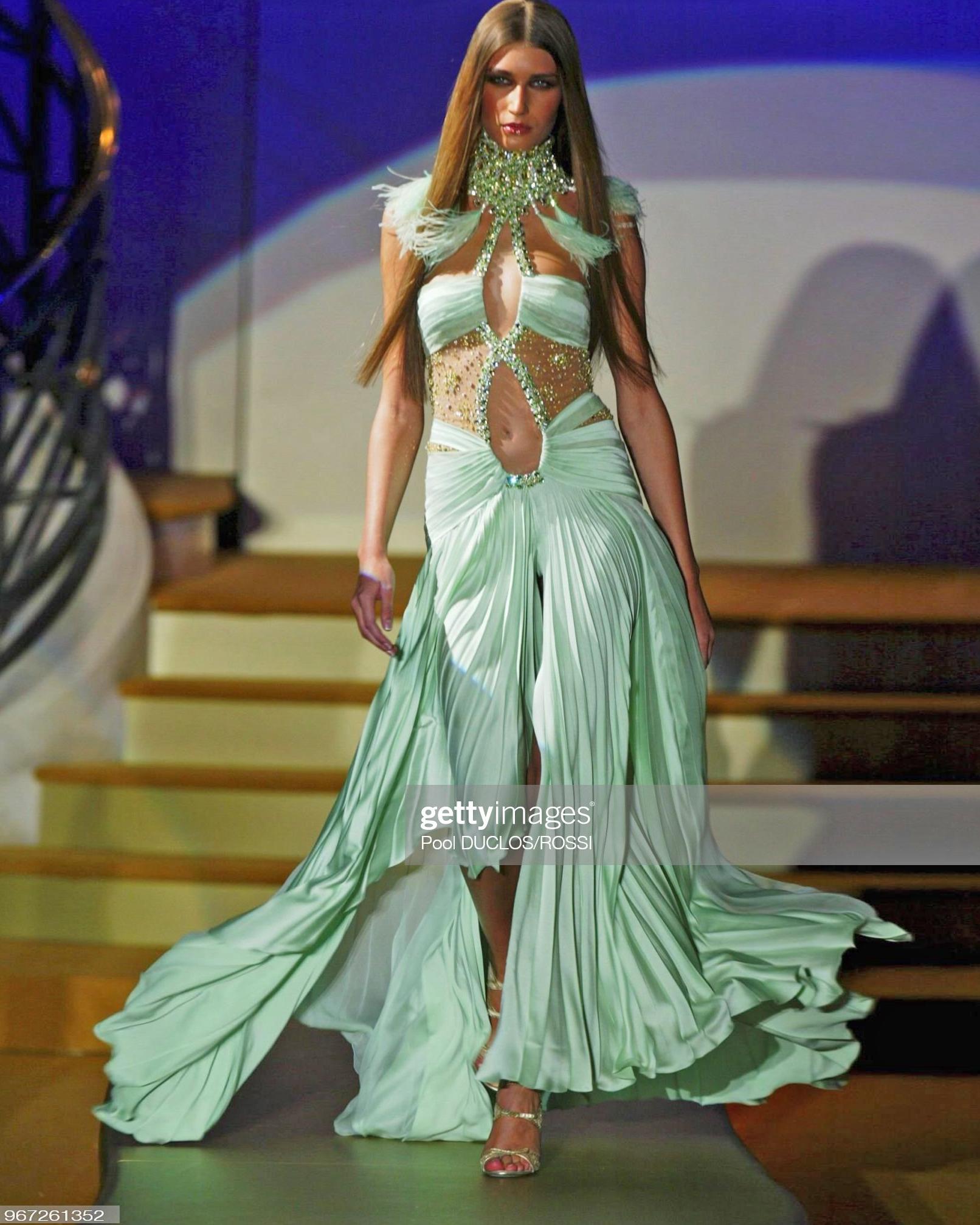 Robe de soirée Versace demi-couture en soie et dentelle verte avec cristaux, P/E 2004 15