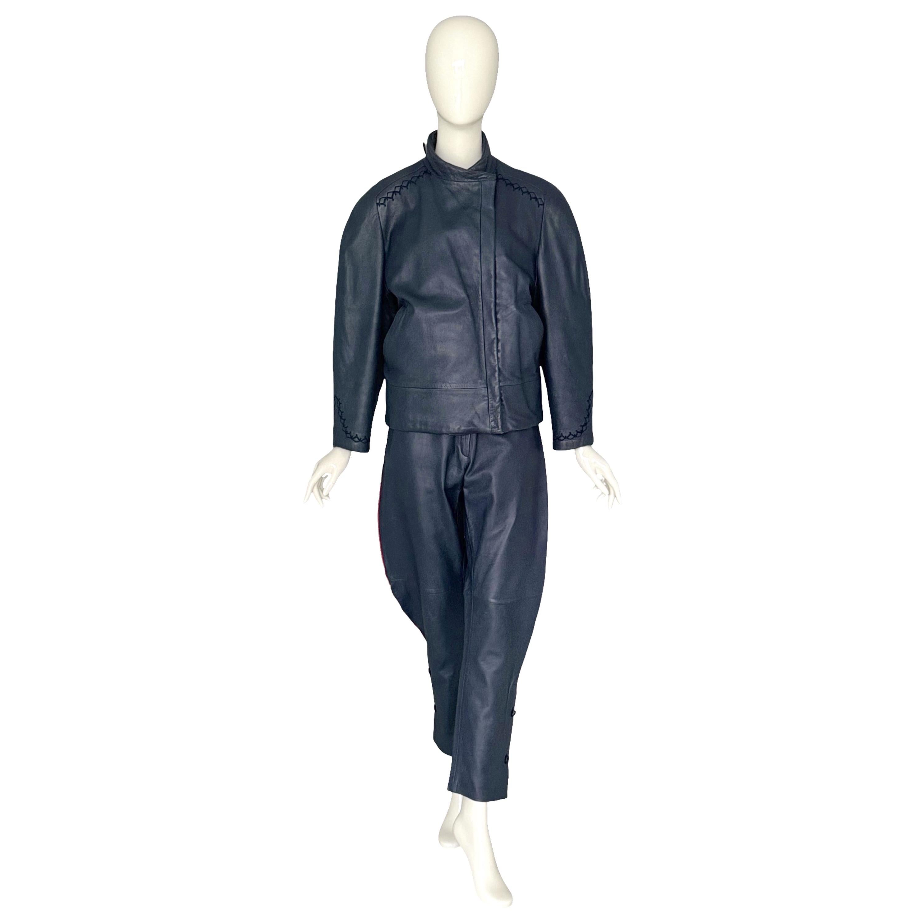 Versace Designed by Gianni Versace Vintage Fall Winter 1981 Costume 100% cuir. en vente 7