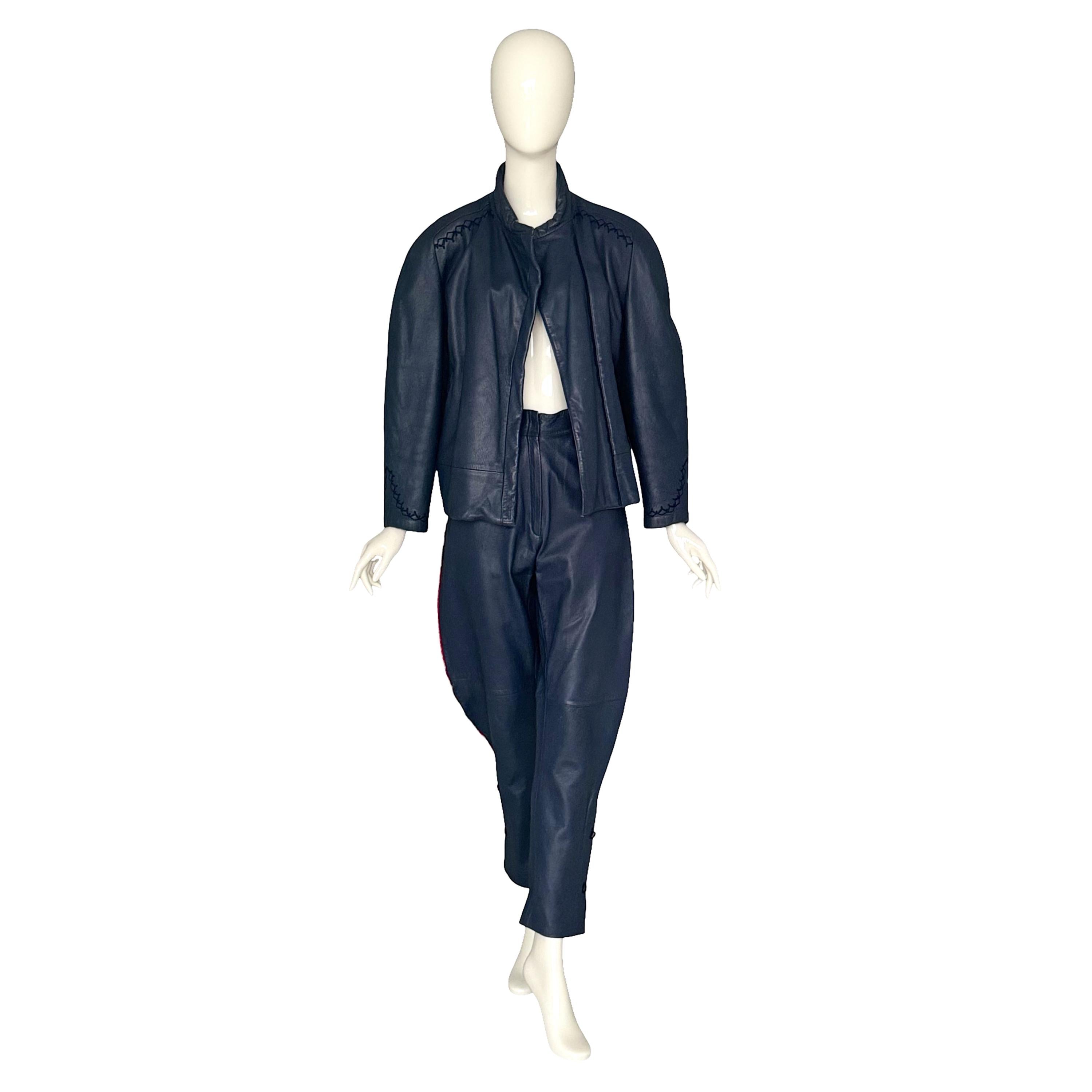 Versace Designed by Gianni Versace Vintage Fall Winter 1981 Costume 100% cuir. en vente 9