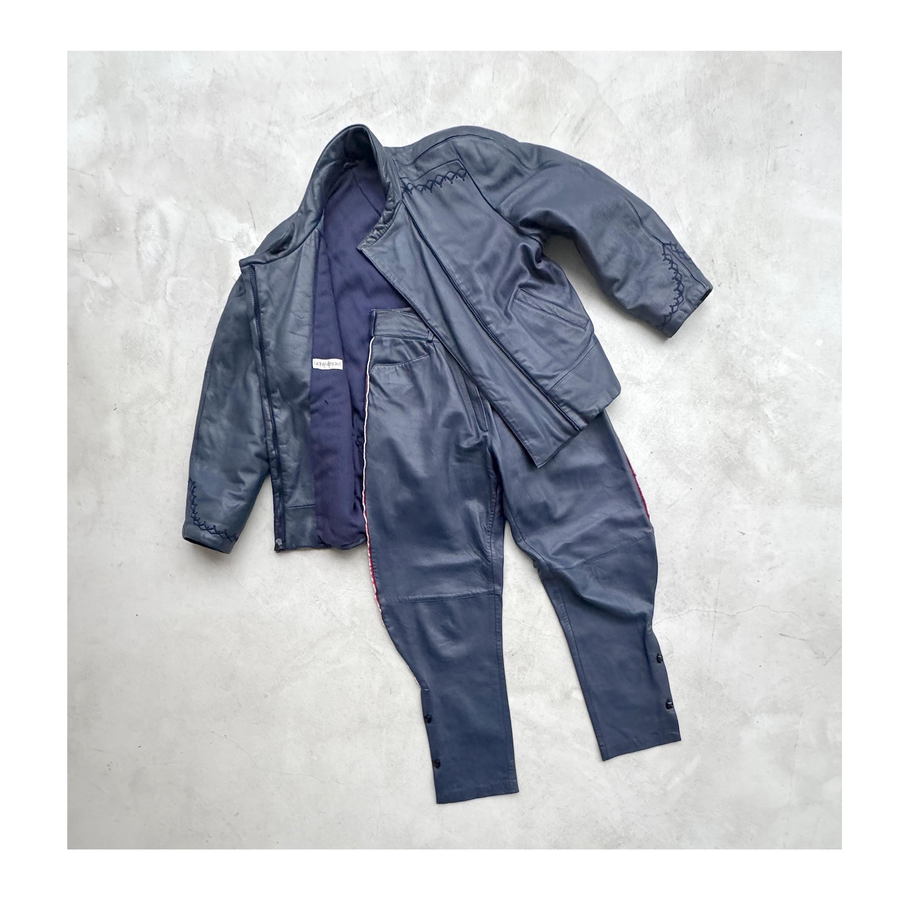 Versace Designed by Gianni Versace Vintage Fall Winter 1981 Costume 100% cuir. Pour femmes en vente