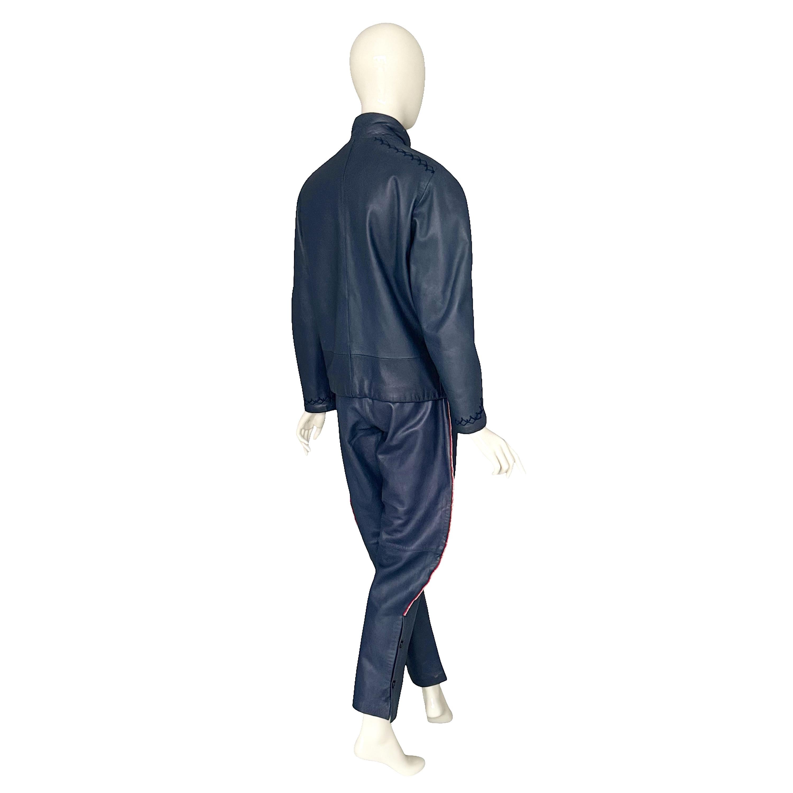 Versace Designed by Gianni Versace Vintage Fall Winter 1981 Costume 100% cuir. en vente 2