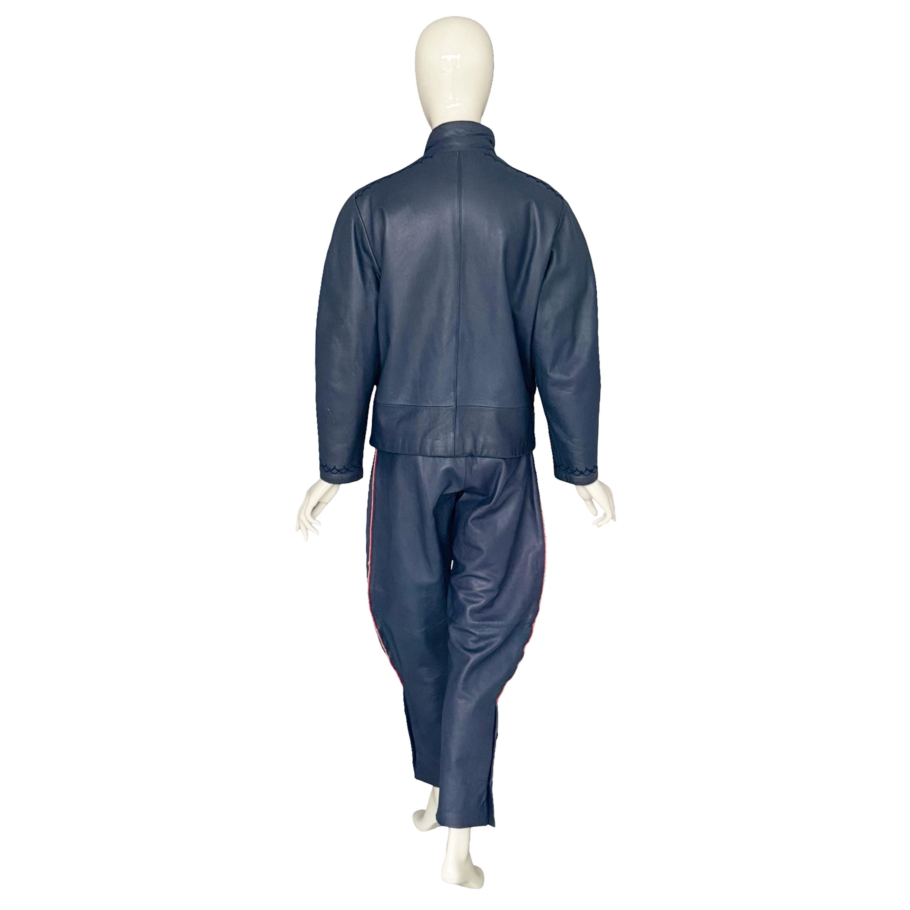 Versace Designed by Gianni Versace Vintage Fall Winter 1981 Costume 100% cuir. en vente 3