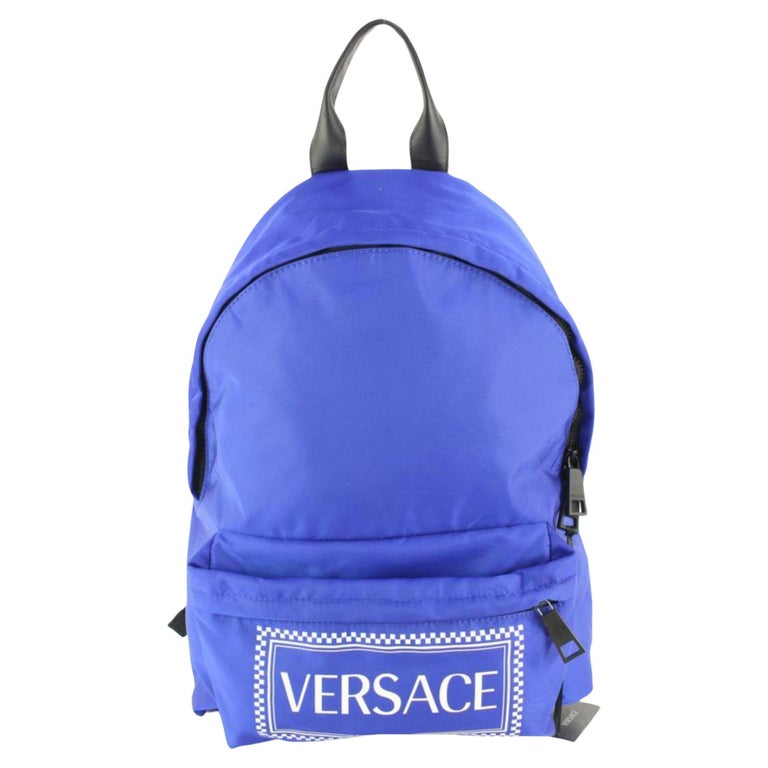 Versace DFZ5350 $975 Blue Zaino Stampa Logo Nylon Backpack Travel Bag  39v54s For Sale at 1stDibs