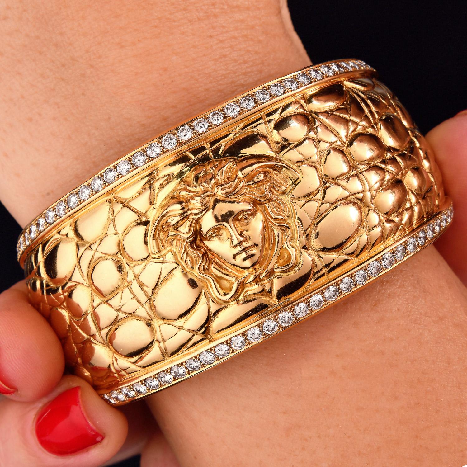 Pulsera brazalete Versace Diamond Medusa Open Cuff Amarillo 18k en venta 6