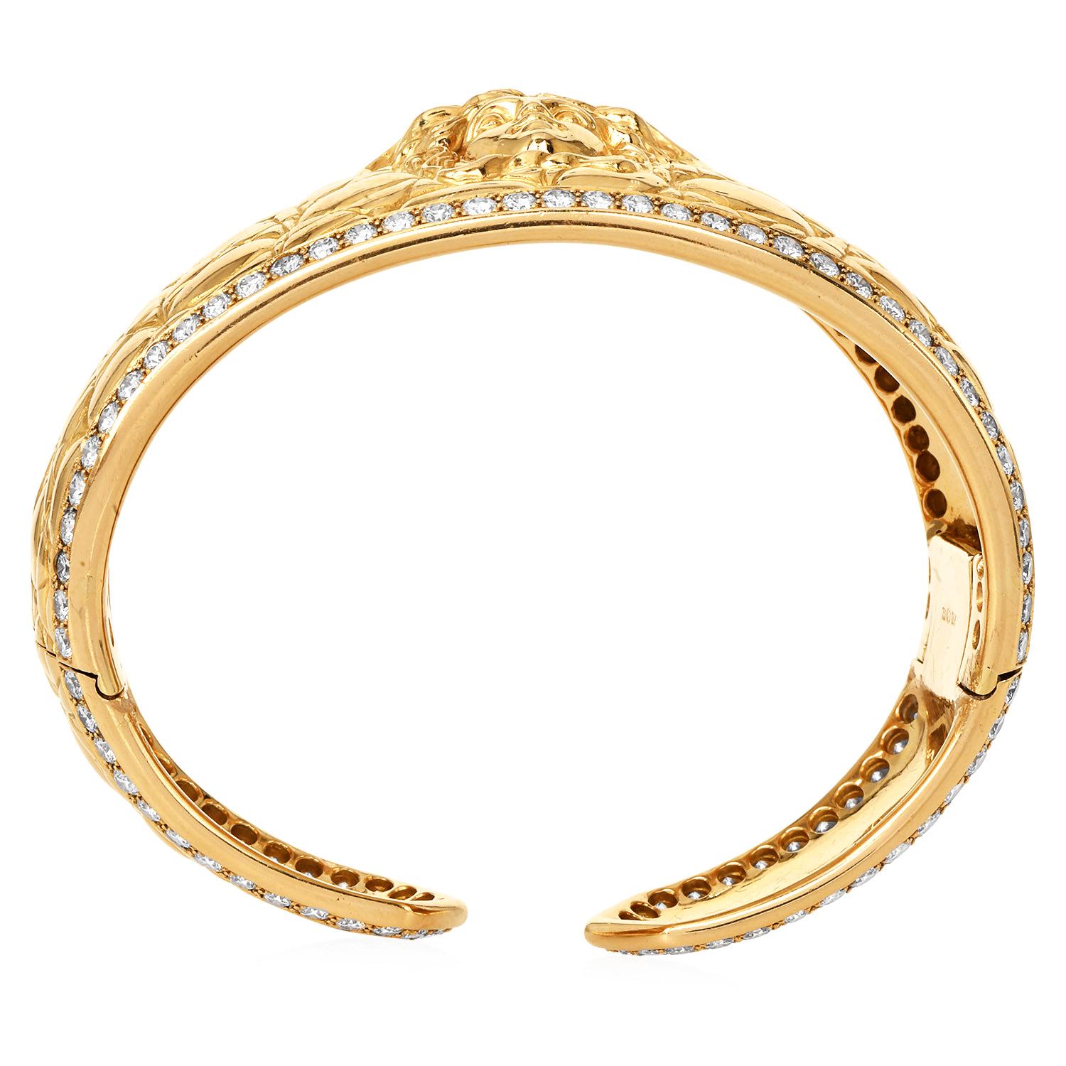 Pulsera brazalete Versace Diamond Medusa Open Cuff Amarillo 18k en venta 1