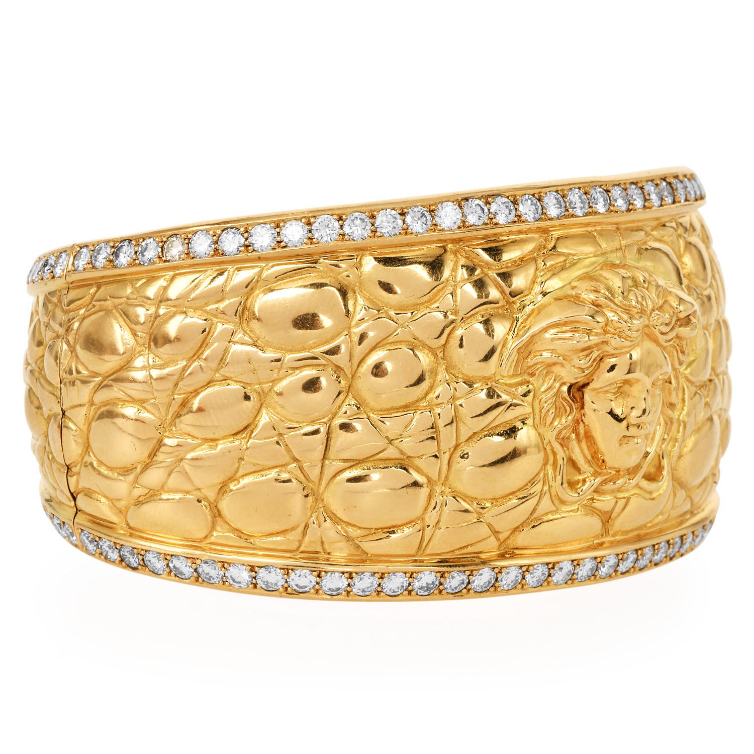 Pulsera brazalete Versace Diamond Medusa Open Cuff Amarillo 18k en venta 2