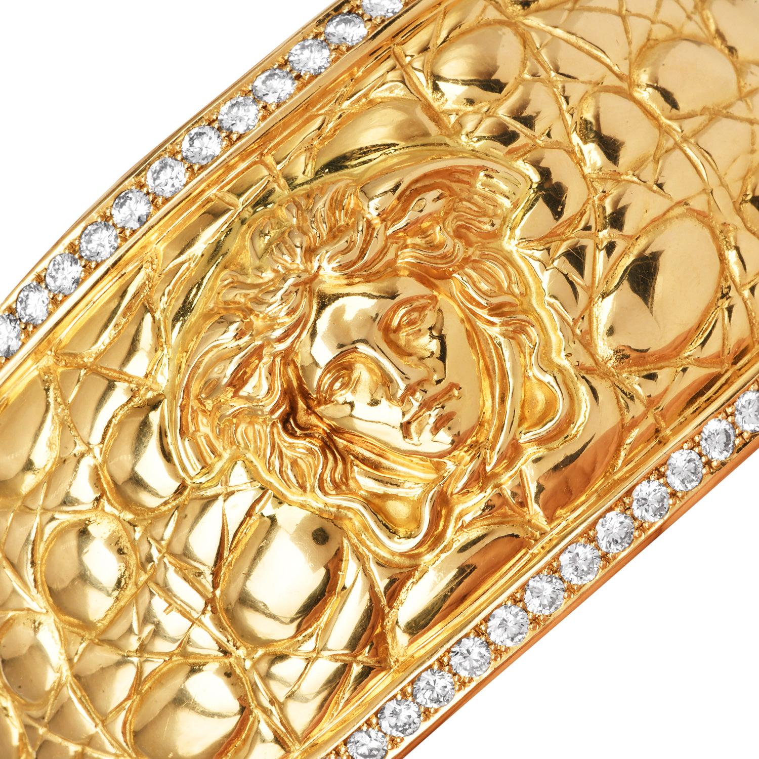 Pulsera brazalete Versace Diamond Medusa Open Cuff Amarillo 18k en venta 4