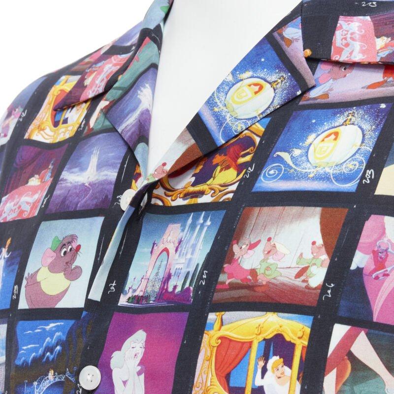VERSACE DISNEY Limited Edition Cinderella print short bowling shirt EU42 XL
Reference: TGAS/B01788
Brand: Versace
Designer: Donatella Versace
Model: Cinderella shirt
Collection: 2020
Material: Viscose
Color: Blue
Pattern: Abstract
Closure:
