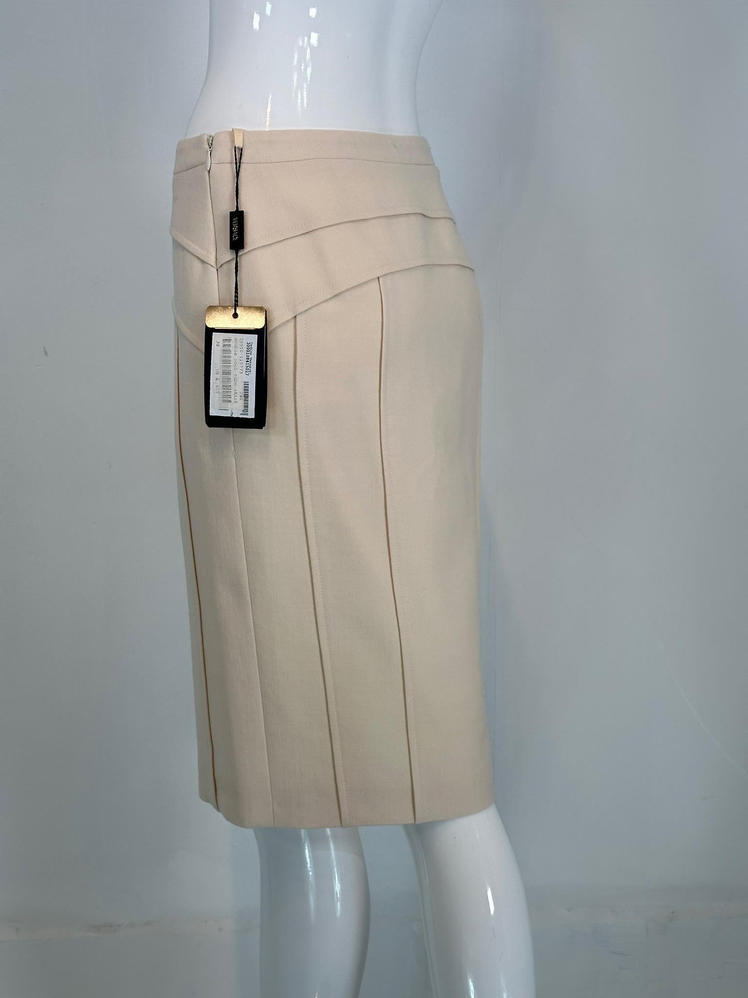 Versace, jupe tube en laine crème double face non portée avec étiquette, années 1990, 38 en vente 5