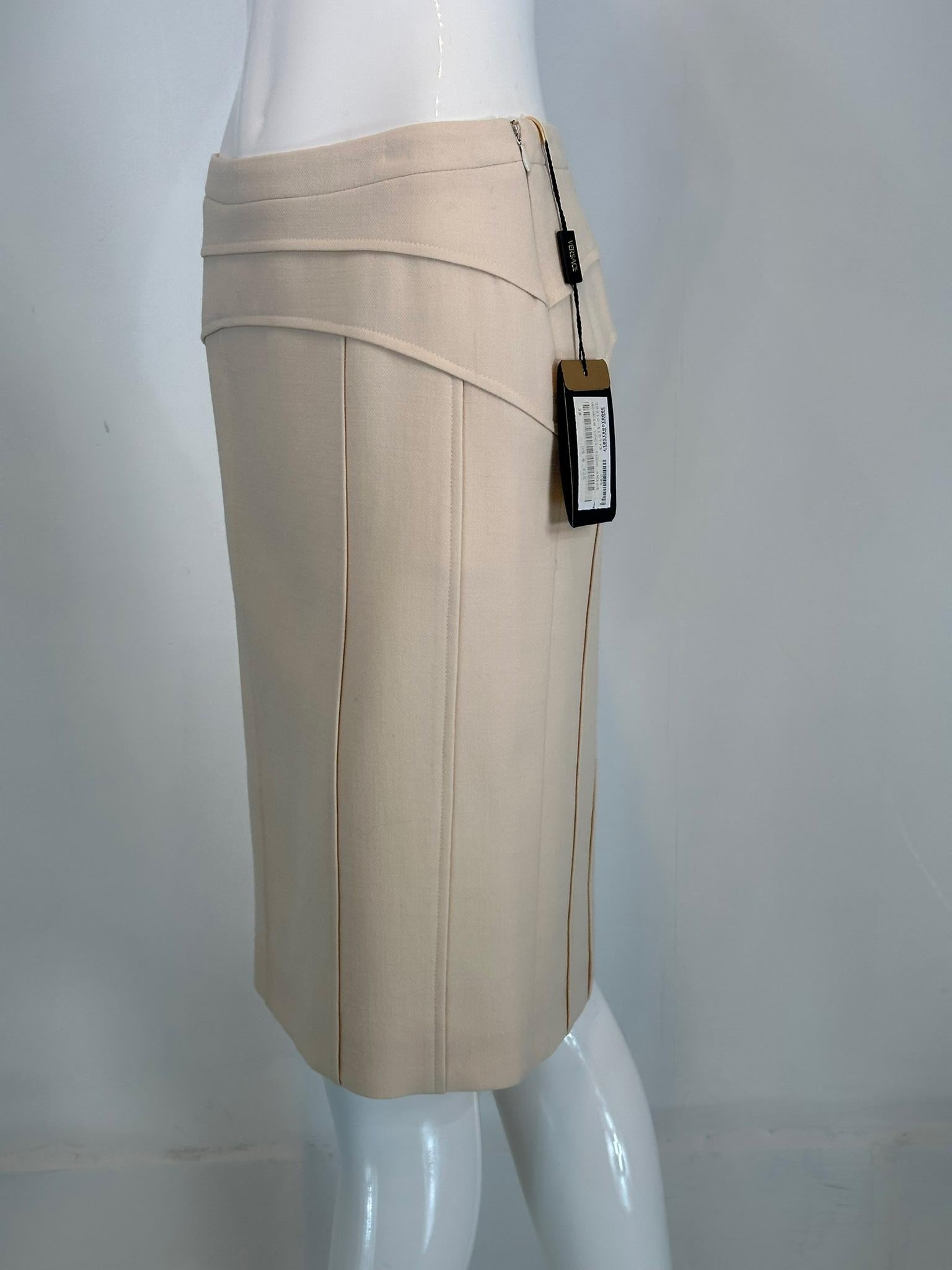 Versace, jupe tube en laine crème double face non portée avec étiquette, années 1990, 38 en vente 7