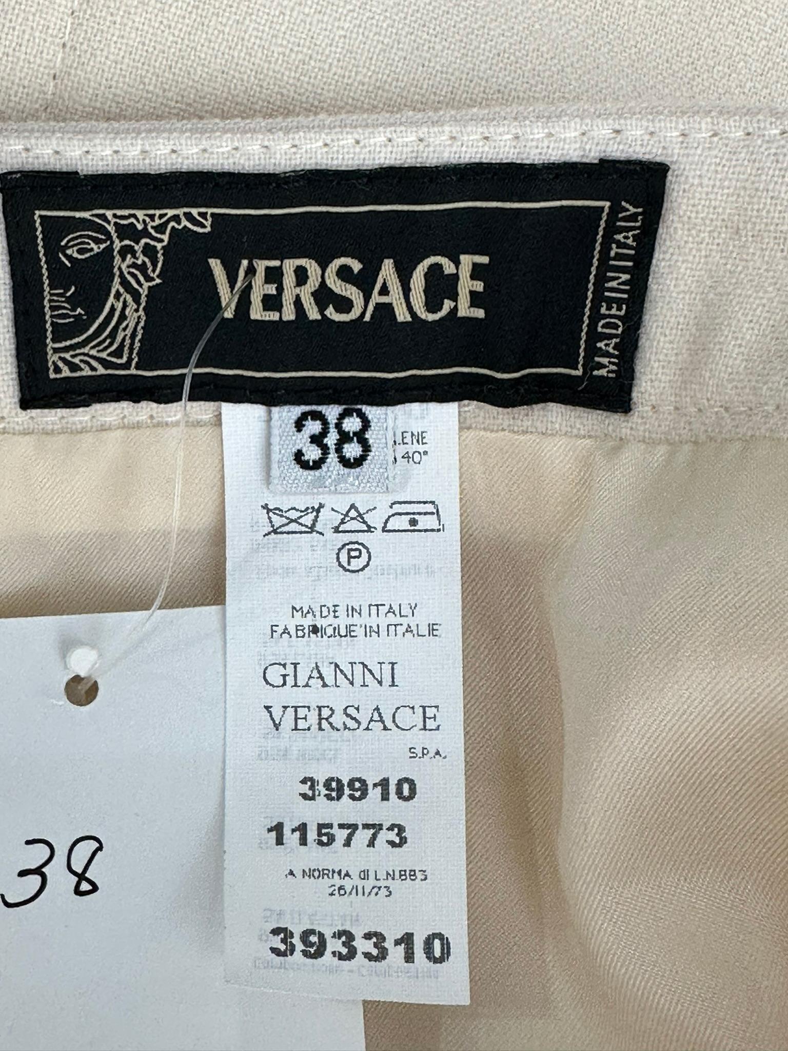 Versace, jupe tube en laine crème double face non portée avec étiquette, années 1990, 38 en vente 9
