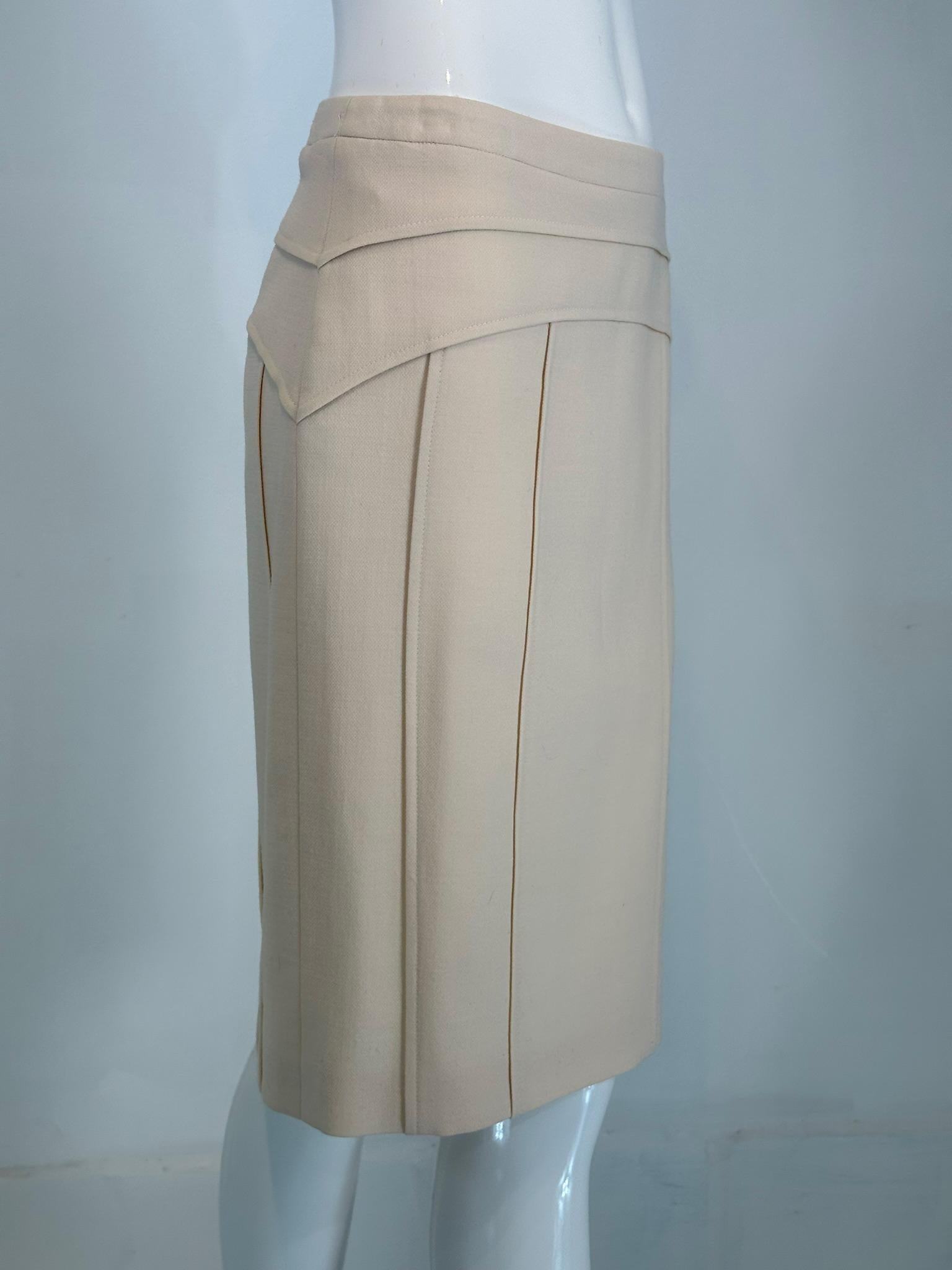 Gris Versace, jupe tube en laine crème double face non portée avec étiquette, années 1990, 38 en vente