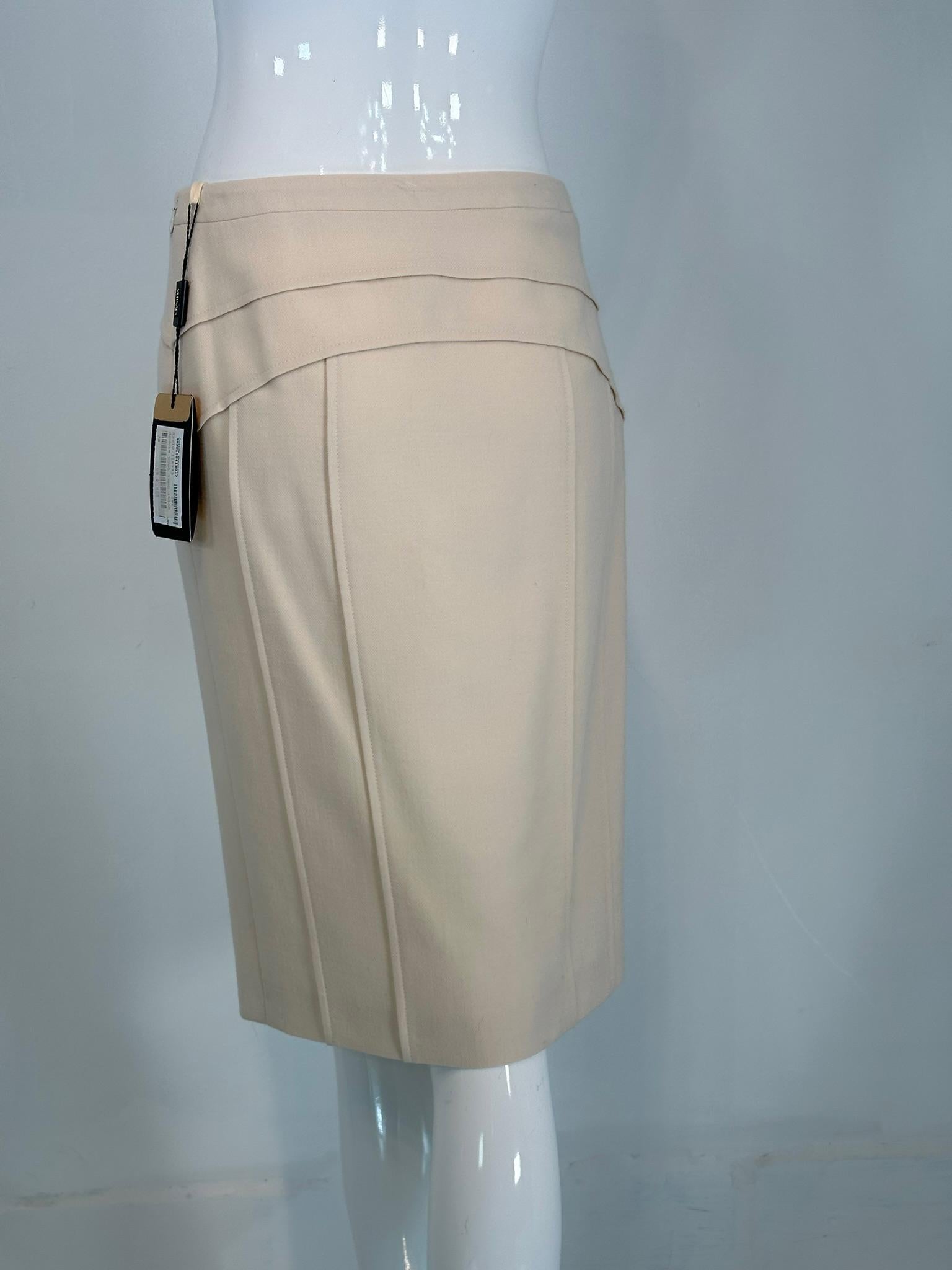 Versace, jupe tube en laine crème double face non portée avec étiquette, années 1990, 38 en vente 4