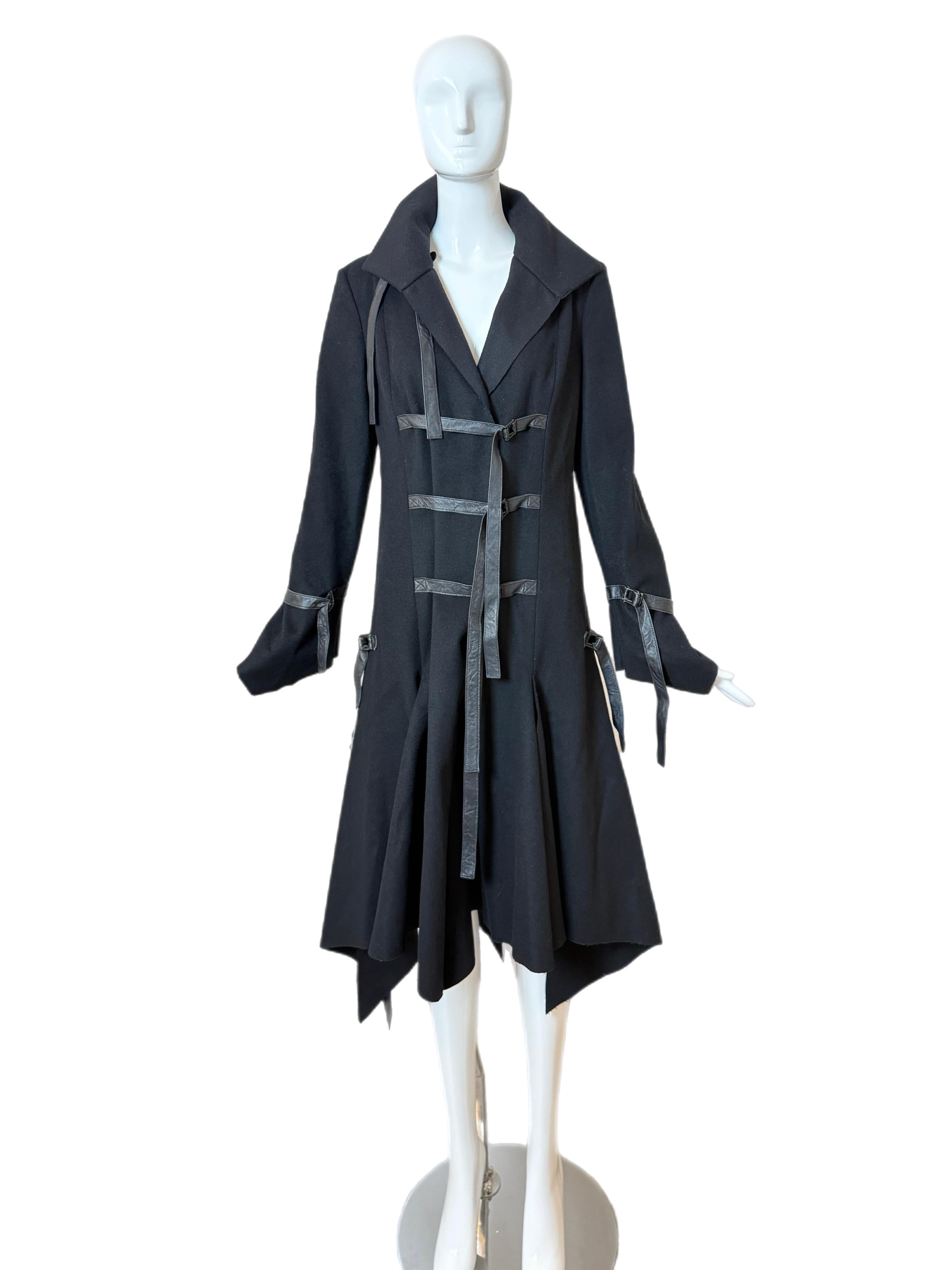 VERSACE Early 00's Vintage Black Bondage Leather Accent Coat Jacket Belt en vente 2