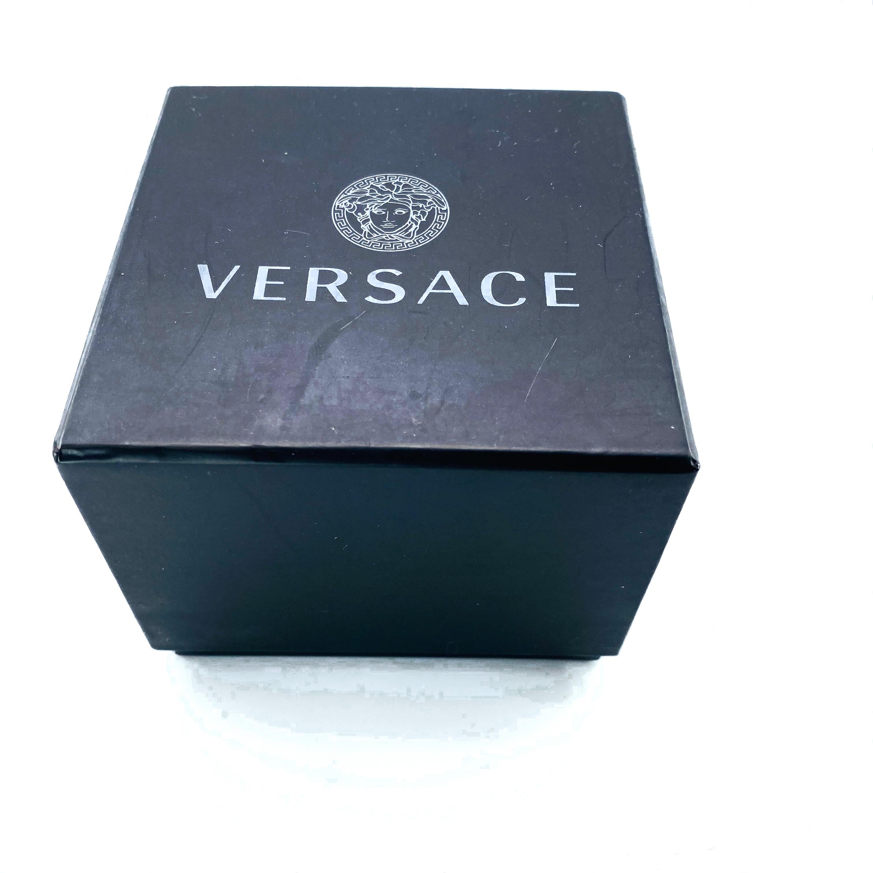 Versace Vintage Y2K Medusa Earrings
Incredible medusa statement earrings from the iconic Versace

Detail
-Made in Italy
-Crafted from high quality gold plated metal
-Featuring the iconic Versace Medusa 

Size & Fit
-Measure approx 1 inch