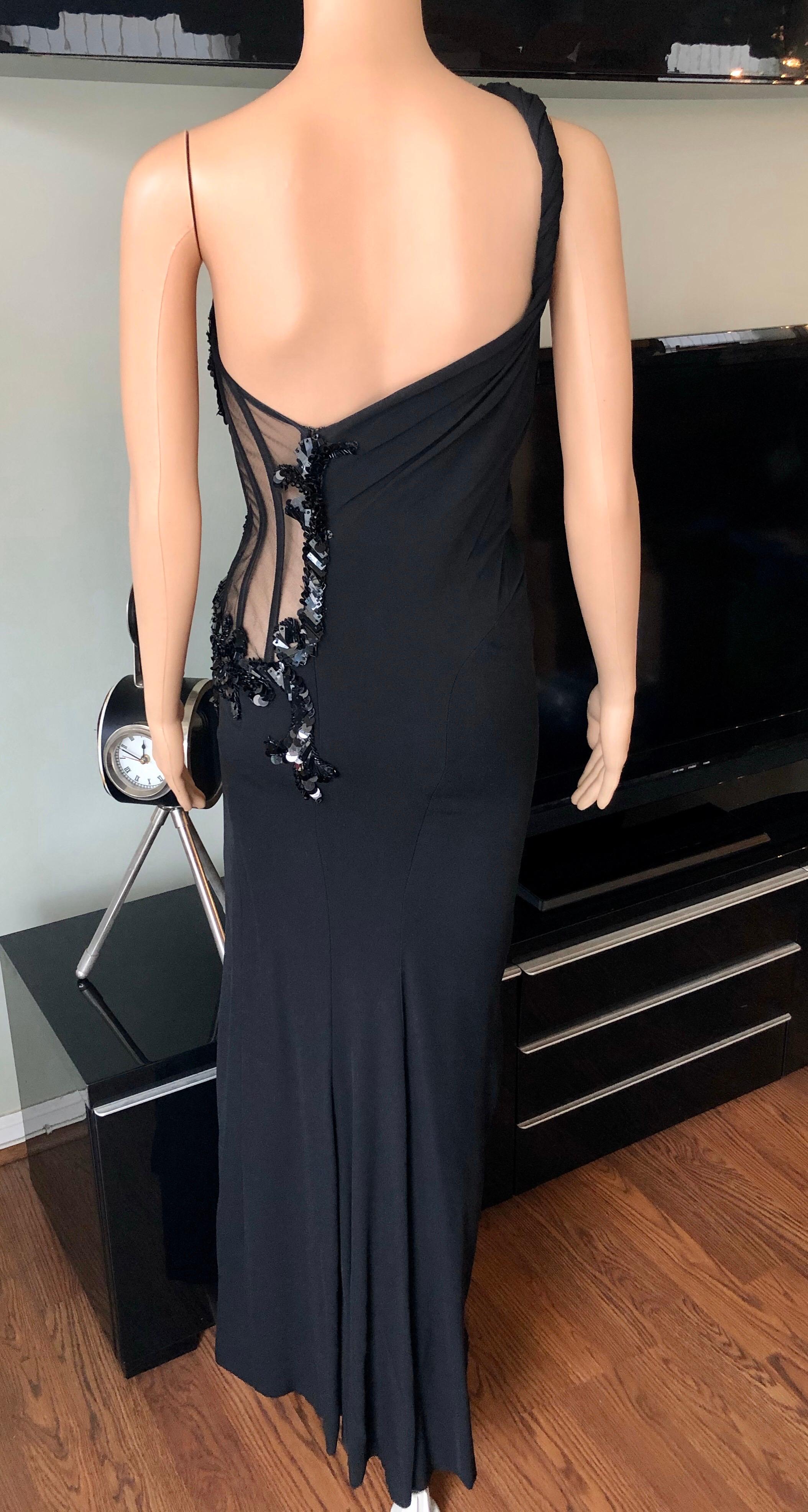 Versace Vestido de noche negro con corpiño adornado y transparencias en un hombro en venta 4