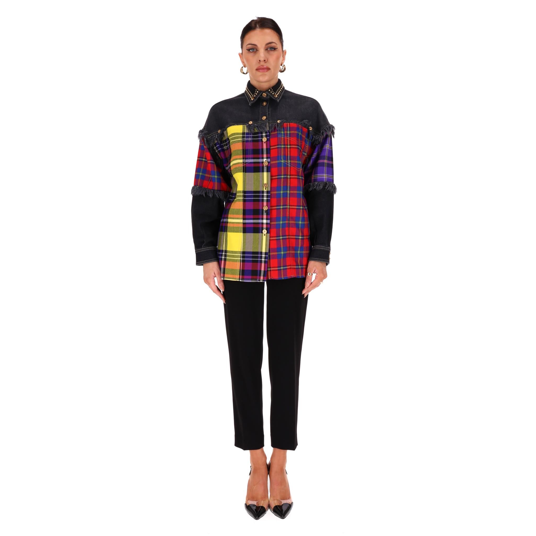 We Adore - Versace Embellished Denim Jacket With Plaid Check Panels

Black oversized denim jacket in a western style, designed with multicoloured plaid check panels.

Featuring gold studded collar and Versace's signature Medusa head Greca button