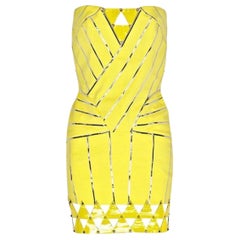 VERSACE Verschönertes gelbes Stretch-Minikleid mit Lacklederdetails aus Stretch Gr. 44