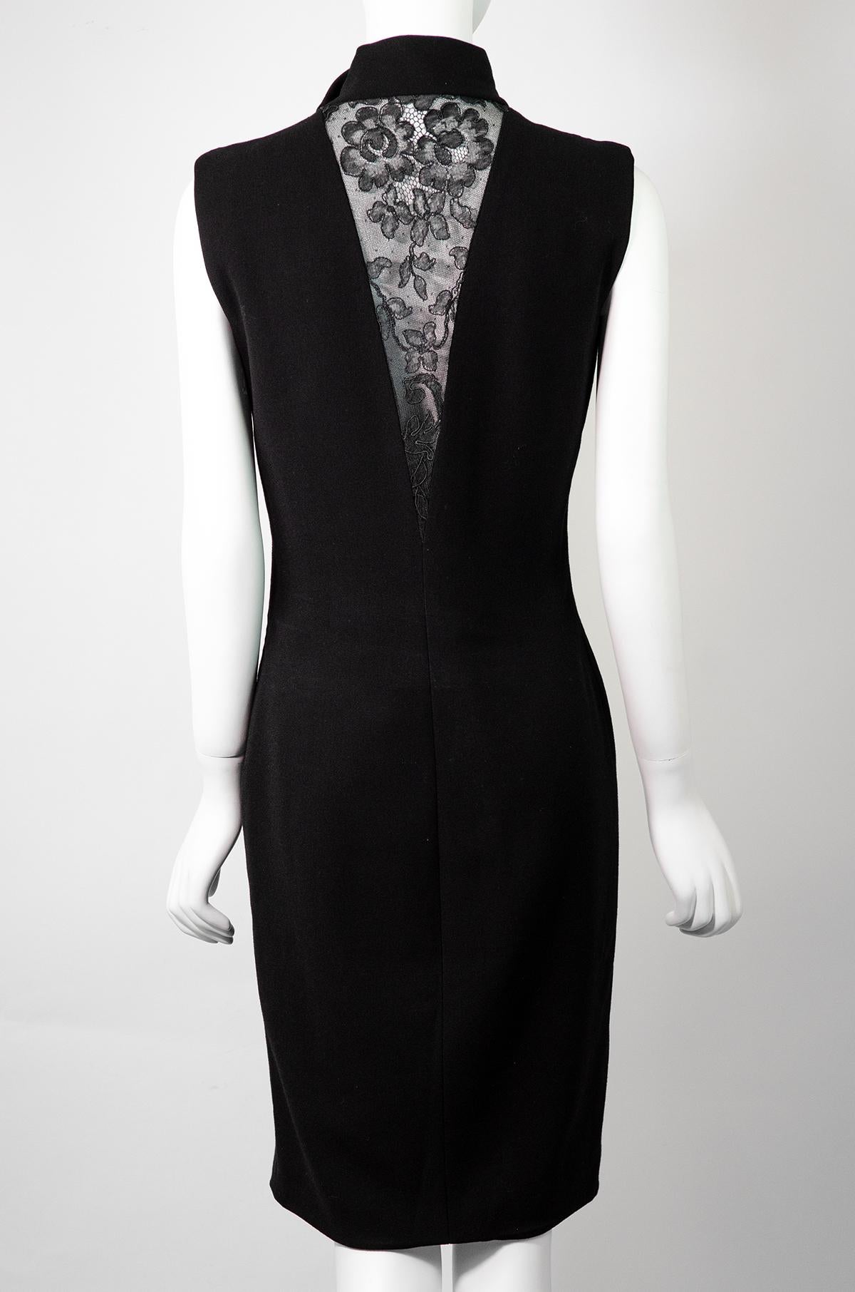 VERSACE F/W 1993 Vintage Lace Detail Black Dress de Gianni Versace Excellent état - En vente à Berlin, BE