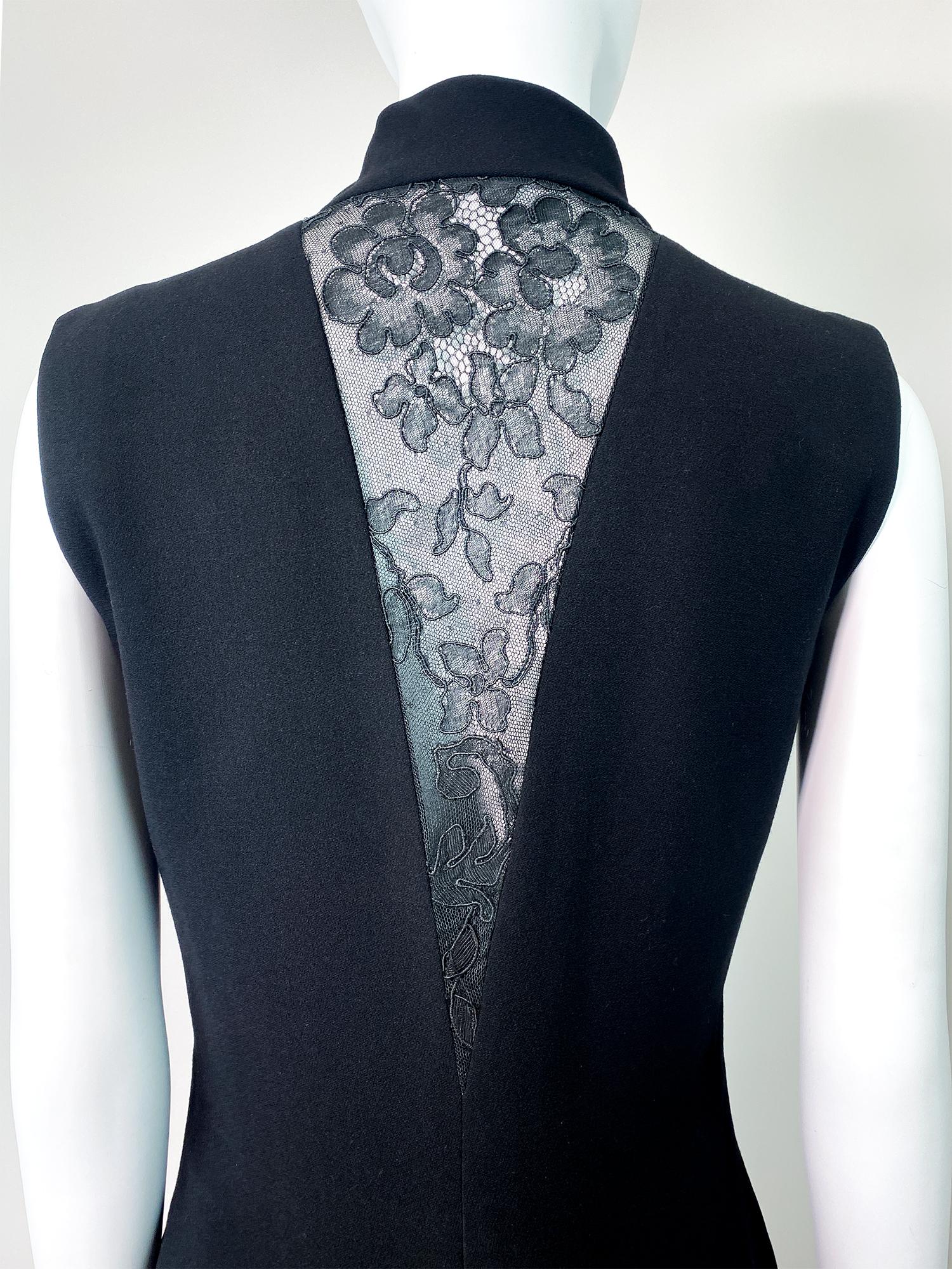 VERSACE F/W 1993 Vintage Lace Detail Black Dress de Gianni Versace en vente 1