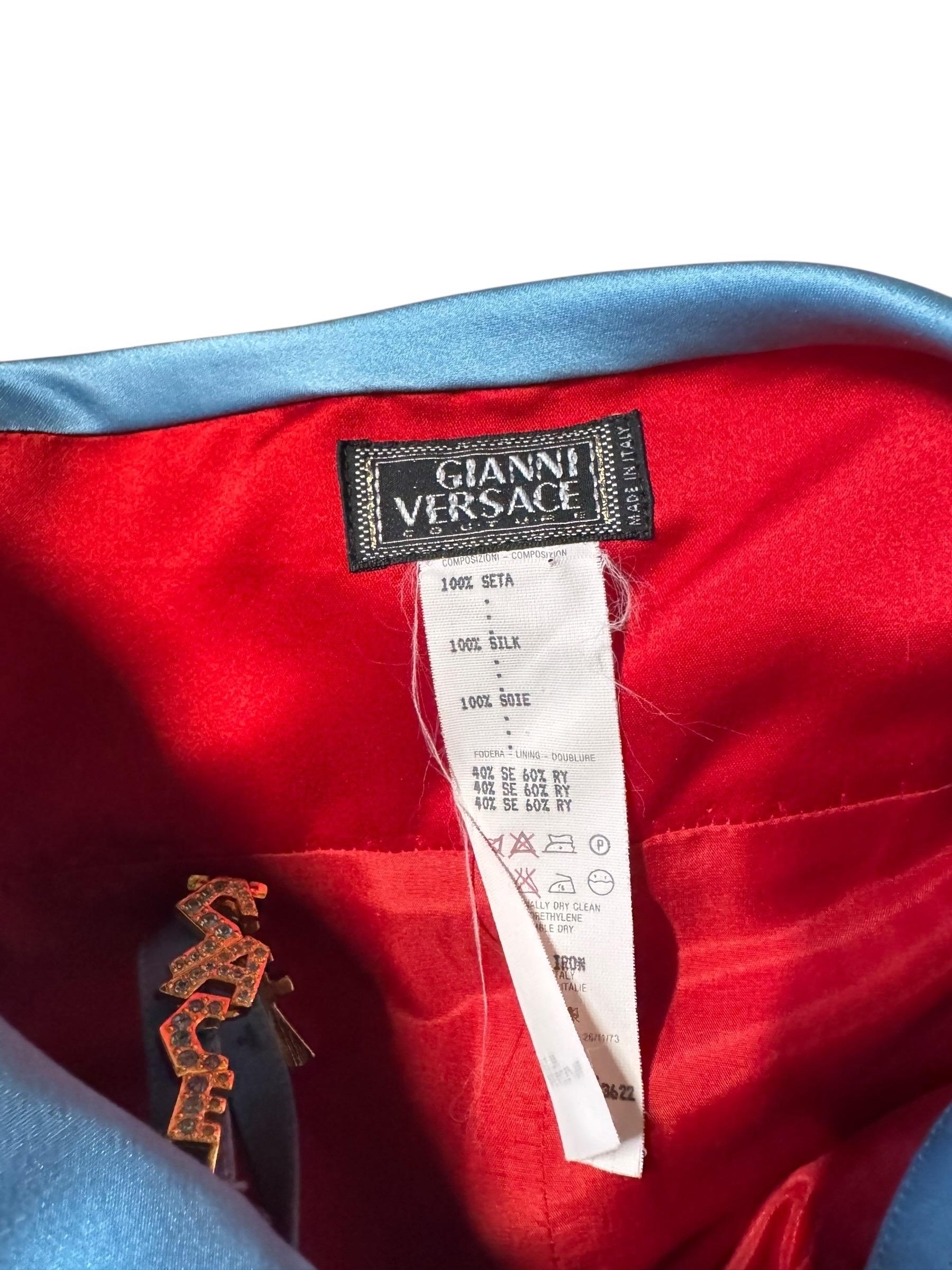 Versace A/I 1996 Mini abito in raso colorblock rosso e blu con cinturini con logo in cristallo in vendita 9