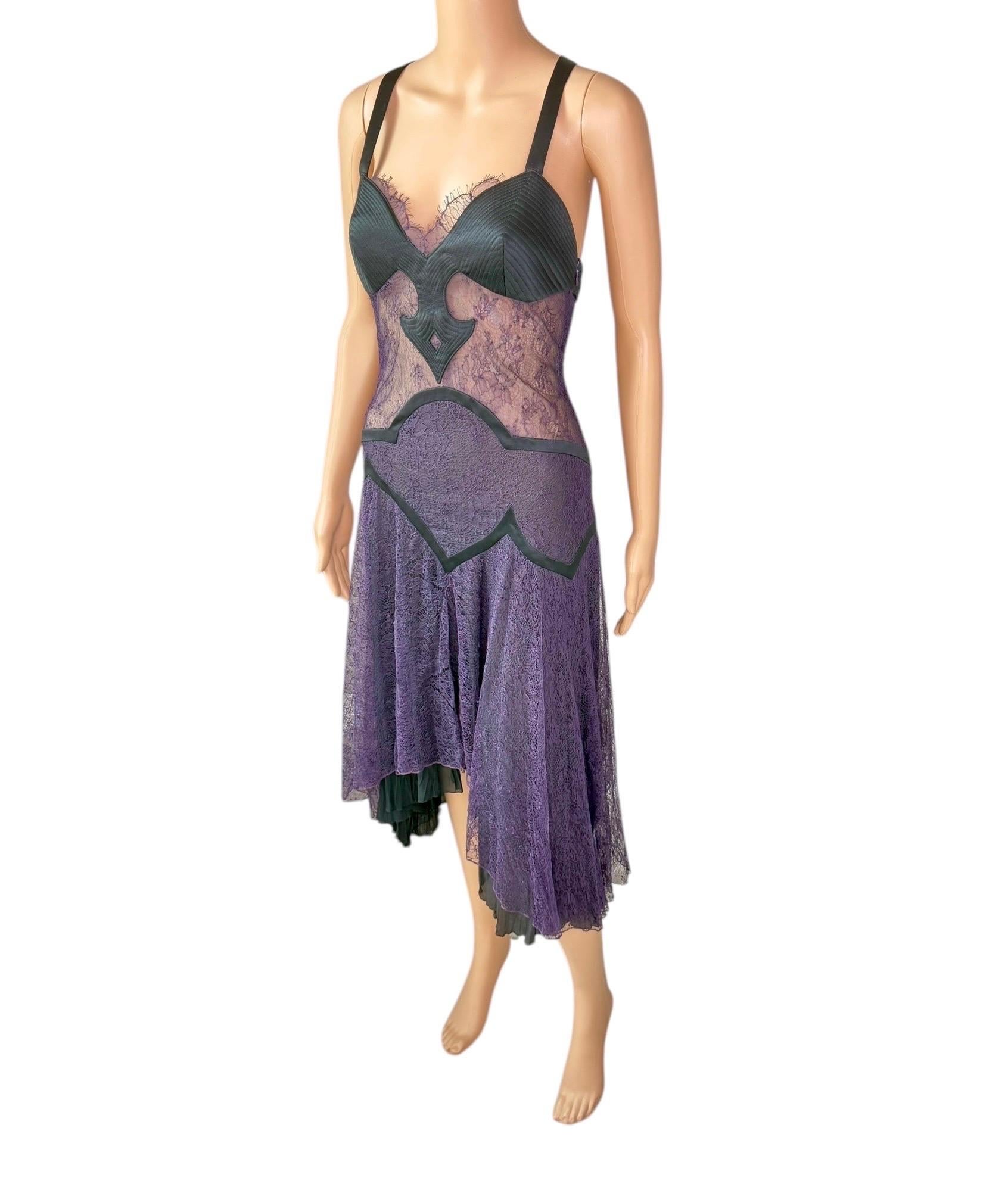 Versace F/W 2003 Runway Bustier Bra Sheer Lace Open Back Dress

Look 37 from the Fall 2003 Collection by Donatella Versace

Size: IT 40

Condition: Good vintage condition, please note there are a few defects/pulls in the lace that are not noticeable