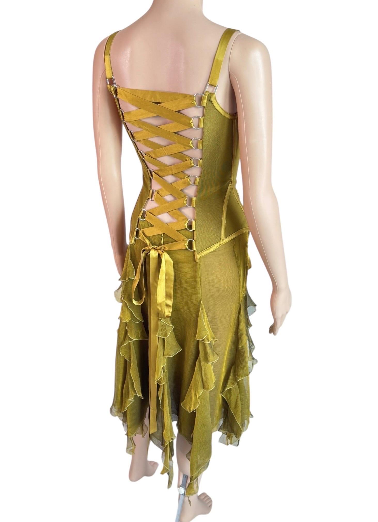 Donna Versace A/I 2003: abito in chiffon di seta increspato con pizzo e increspature, con un'increspatura che si estende su tutta la lunghezza del corpo. in vendita