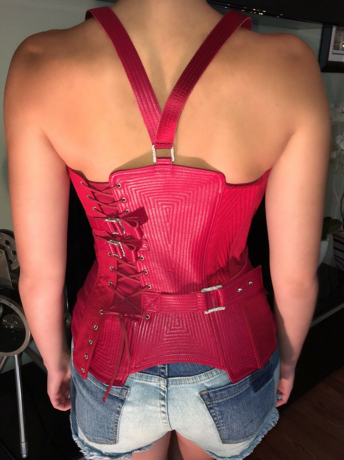 Versace F/W 2003 Runway Leather Bondage Red Corset Top IT 42

Look 33 from the Fall 2003 Versace Runway Collection. Christina Aguilera's Stunning Versace Red Silk & Leather Runway Ad Campaign Bondage Corset Top!



About Versace:
Founded in 1978 by