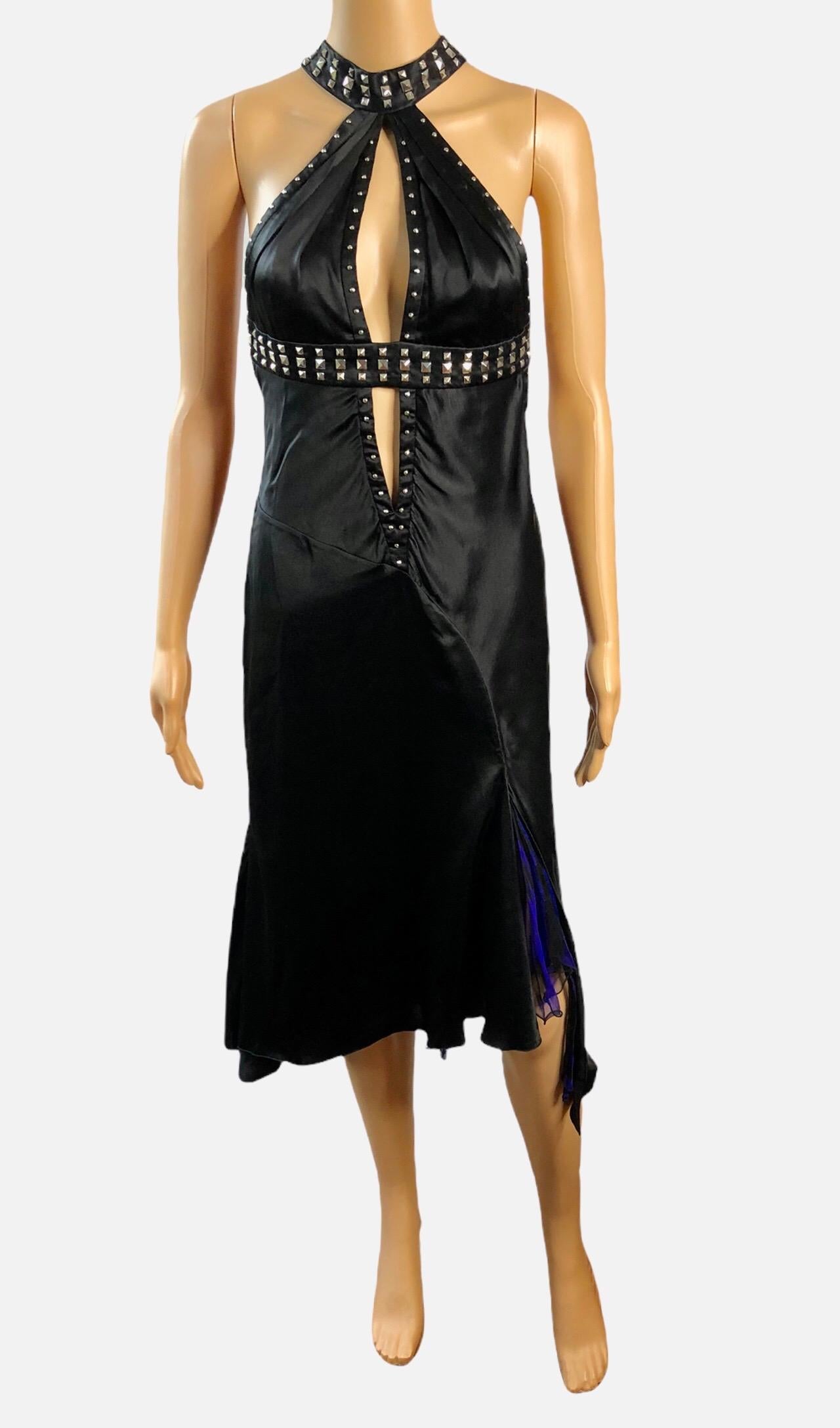 Versace F/W 2004 Verschönertes Nietenkleid mit tiefem Schlüssellochausschnitt und offenem Rückenausschnitt (Schwarz) im Angebot