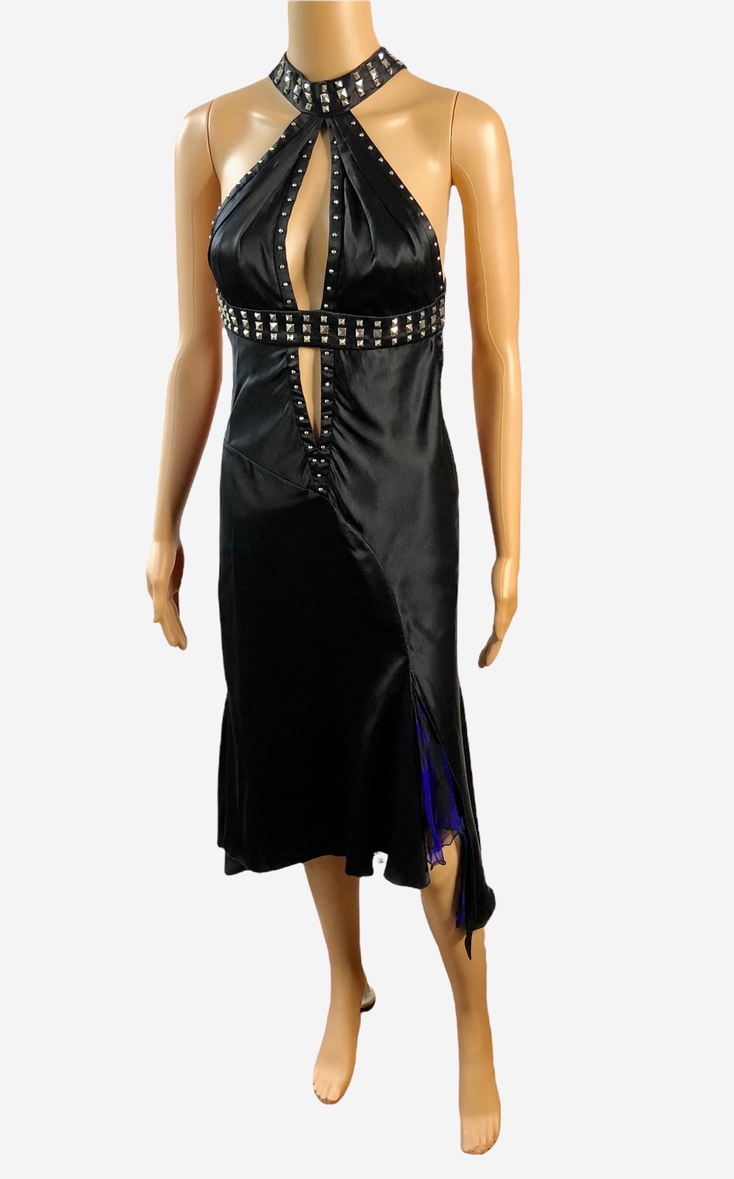 Versace F/W 2004 Verschönertes Nietenkleid mit tiefem Schlüssellochausschnitt und offenem Rückenausschnitt im Zustand „Gut“ im Angebot in Naples, FL