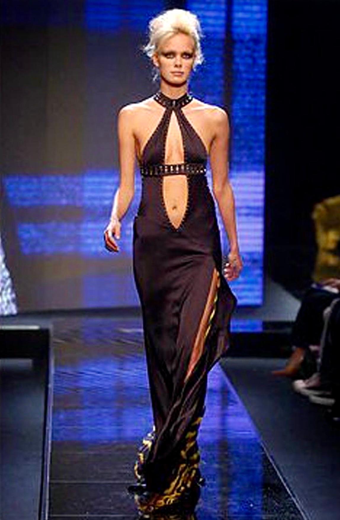 Versace F/W 2004 Runway Studded Plunging Keyhole Neckline Evening Dress Gown For Sale 5