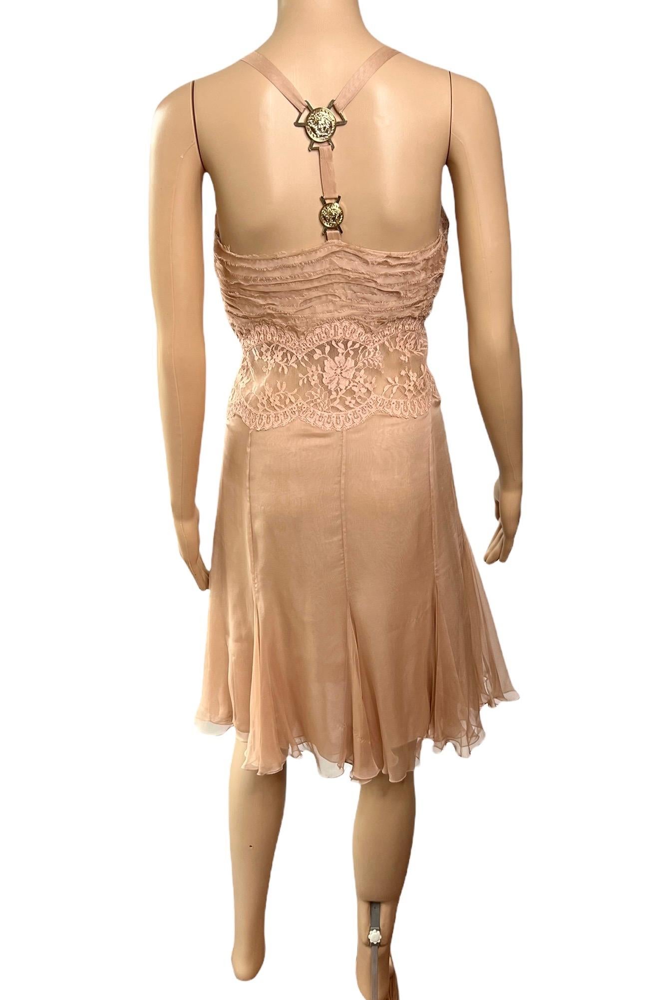 Versace F/W 2005 Laufsteg Kleid mit durchsichtigem Spitzeneinsatz IT 40

Look 36 aus der Fall 2005 Collection'S.


