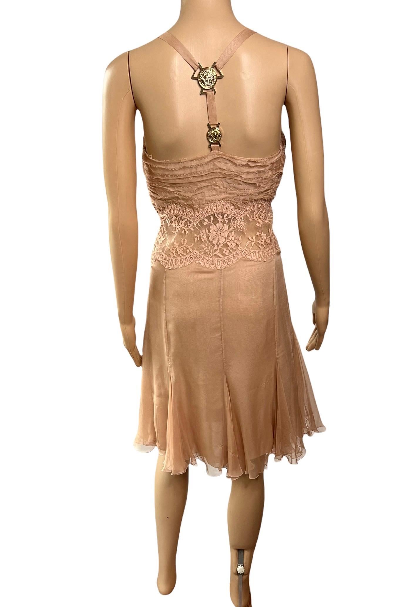 Versace F/W 2005 Laufsteg Kleid mit durchsichtigem Spitzeneinsatz im Angebot 1