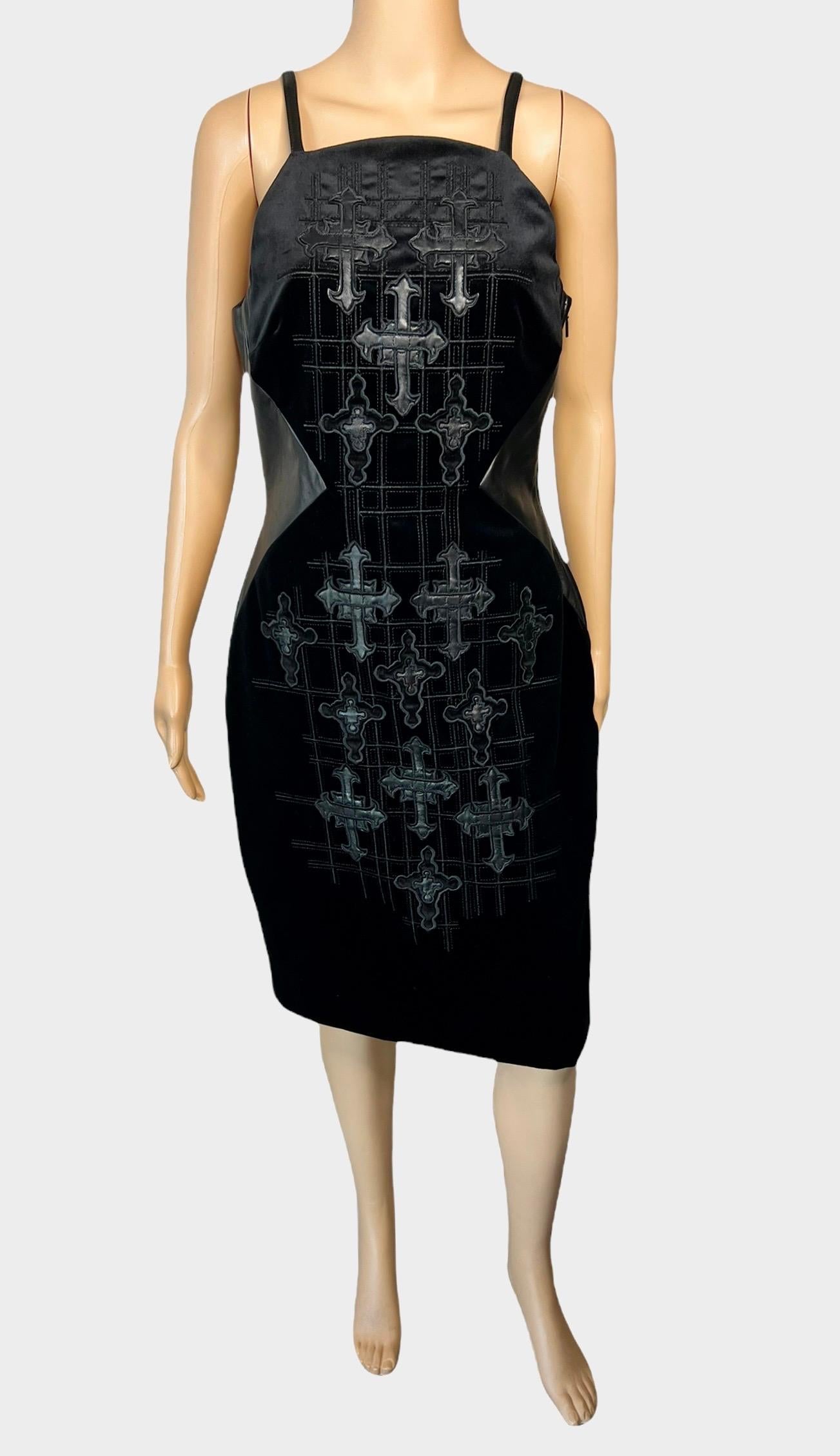 Versace F/W 2012 Runway Unworn Gothic Cross Embroidered Leather Velvet Black Dress IT 44

Look 2 de la collection printemps 2012.

Neuf avec étiquettes