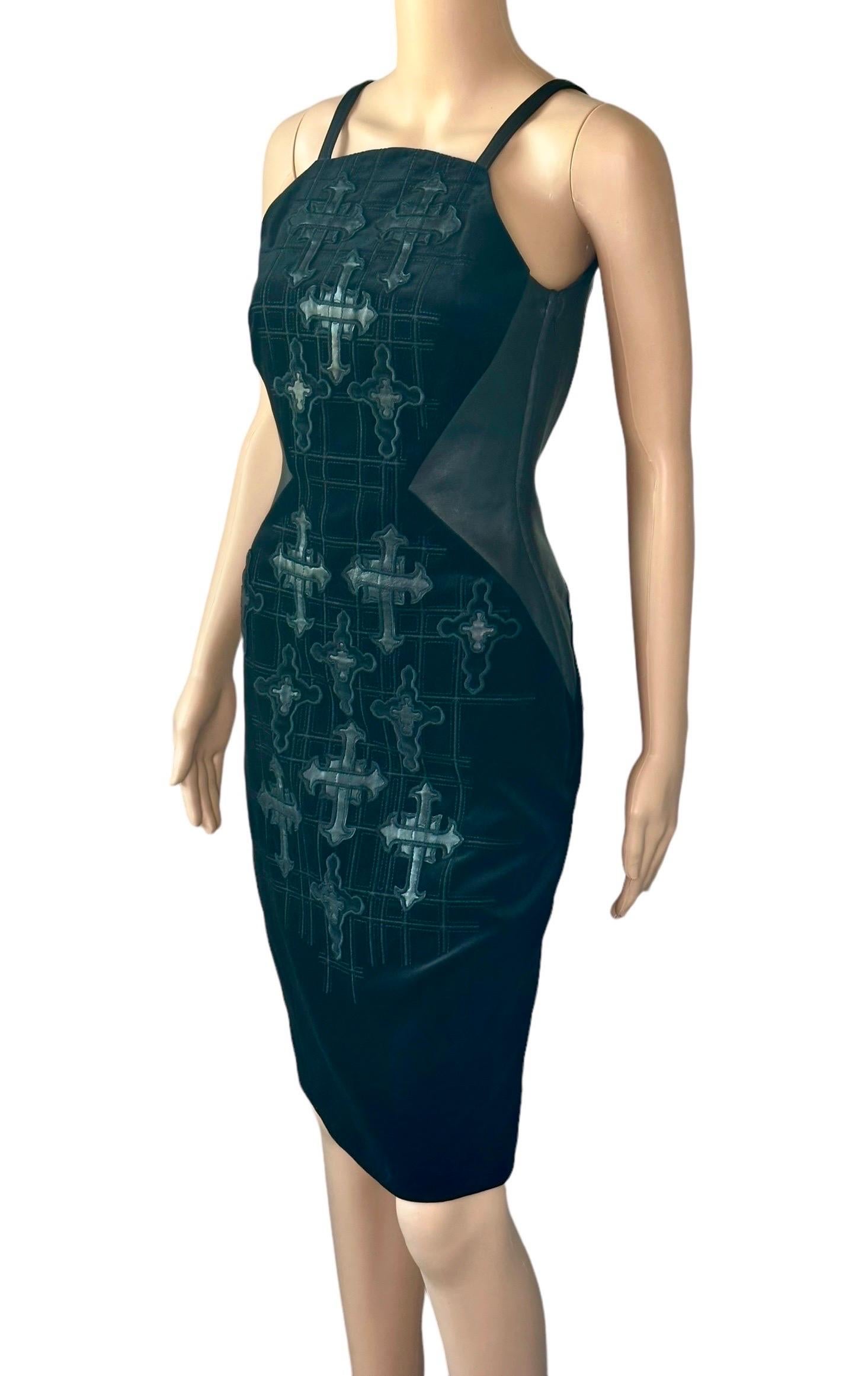 Versace F/W 2012 Runway Unworn Gothic Cross Embroidered Leather Velvet Black Dress IT 38

Look 2 from the Spring 2012 Collection.

New with Tags