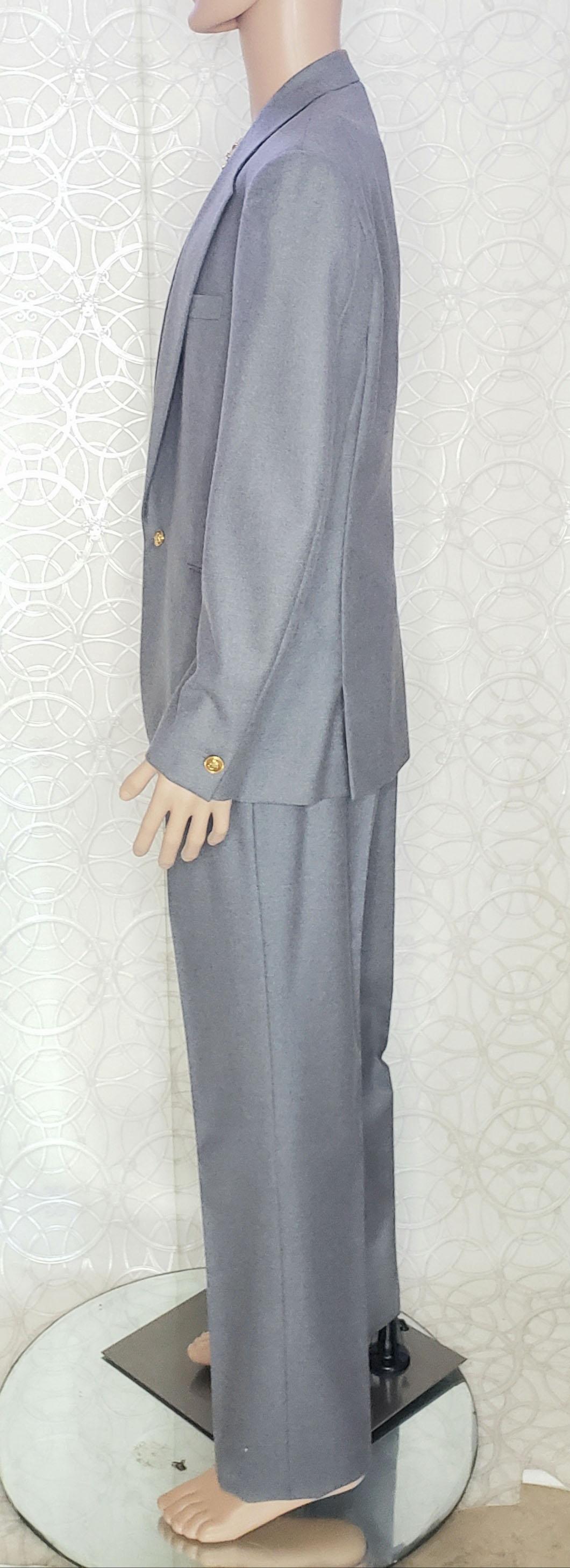 VERSACE - Costume en laine grise, état neuf, look n° 45, A/H 2013, taille 48 - 38 (M) Neuf - En vente à Montgomery, TX