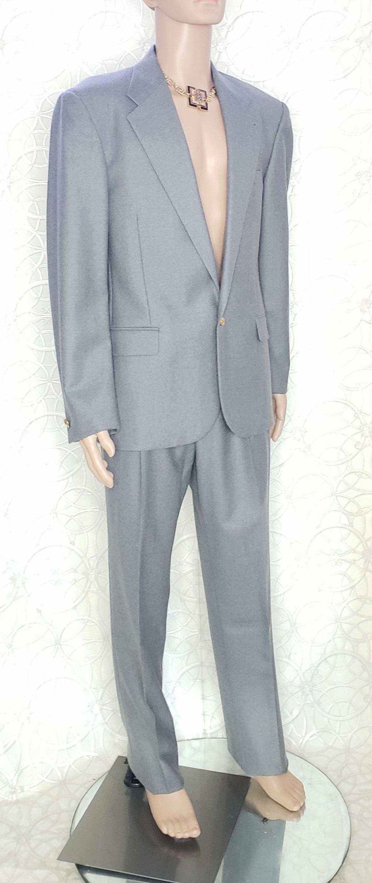 VERSACE - Costume en laine grise, état neuf, look n° 45, A/H 2013, taille 48 - 38 (M) en vente 2