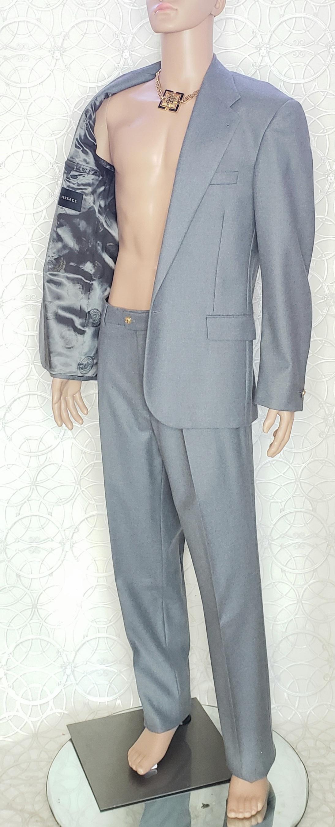 VERSACE - Costume en laine grise, état neuf, look n° 45, A/H 2013, taille 48 - 38 (M) en vente 3