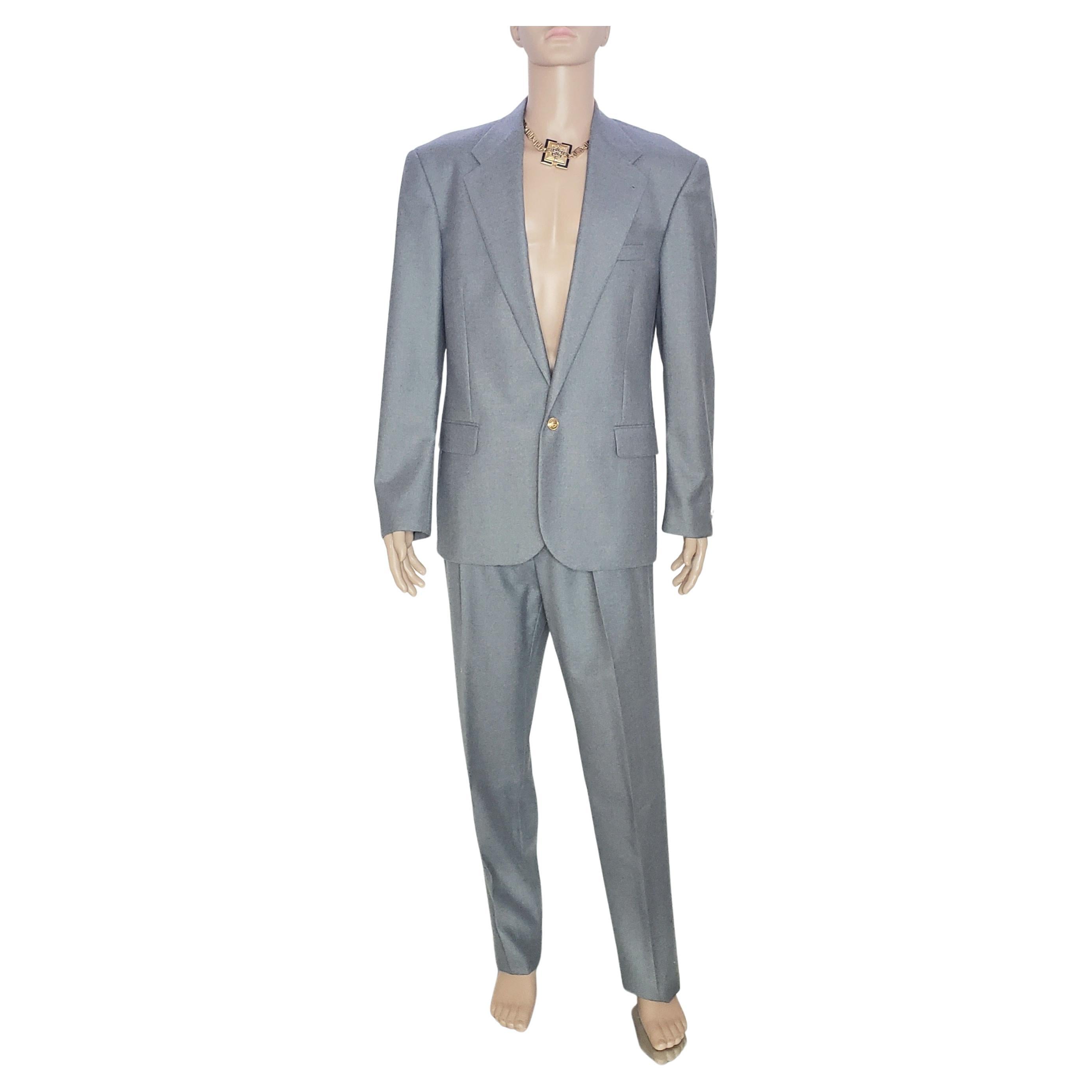 VERSACE - Costume en laine grise, état neuf, look n° 45, A/H 2013, taille 48 - 38 (M) en vente