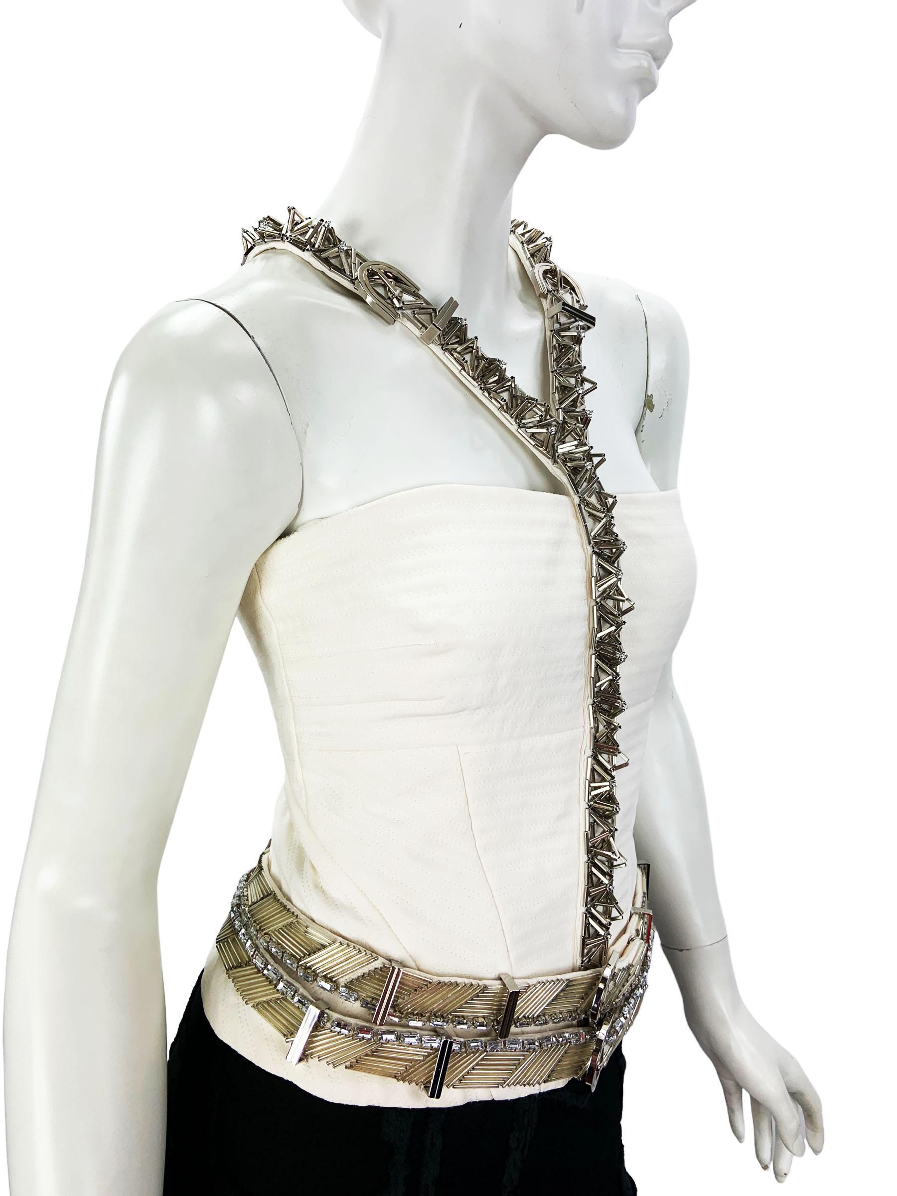 Gris Versace, défilé A/H 2013 - Top corset à harnais orné de soie blanche, taille IT 40 - US 6 en vente
